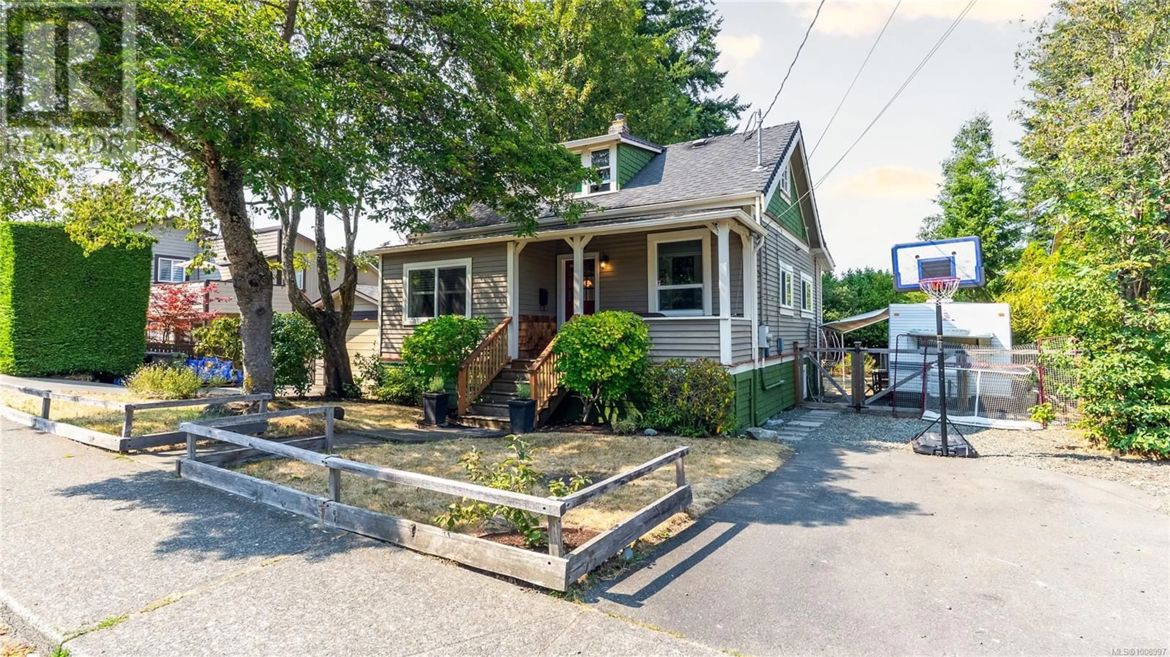 Home with vinyl exterior material, street for 1314 LANG STREET, Victoria British Columbia V8T2S5