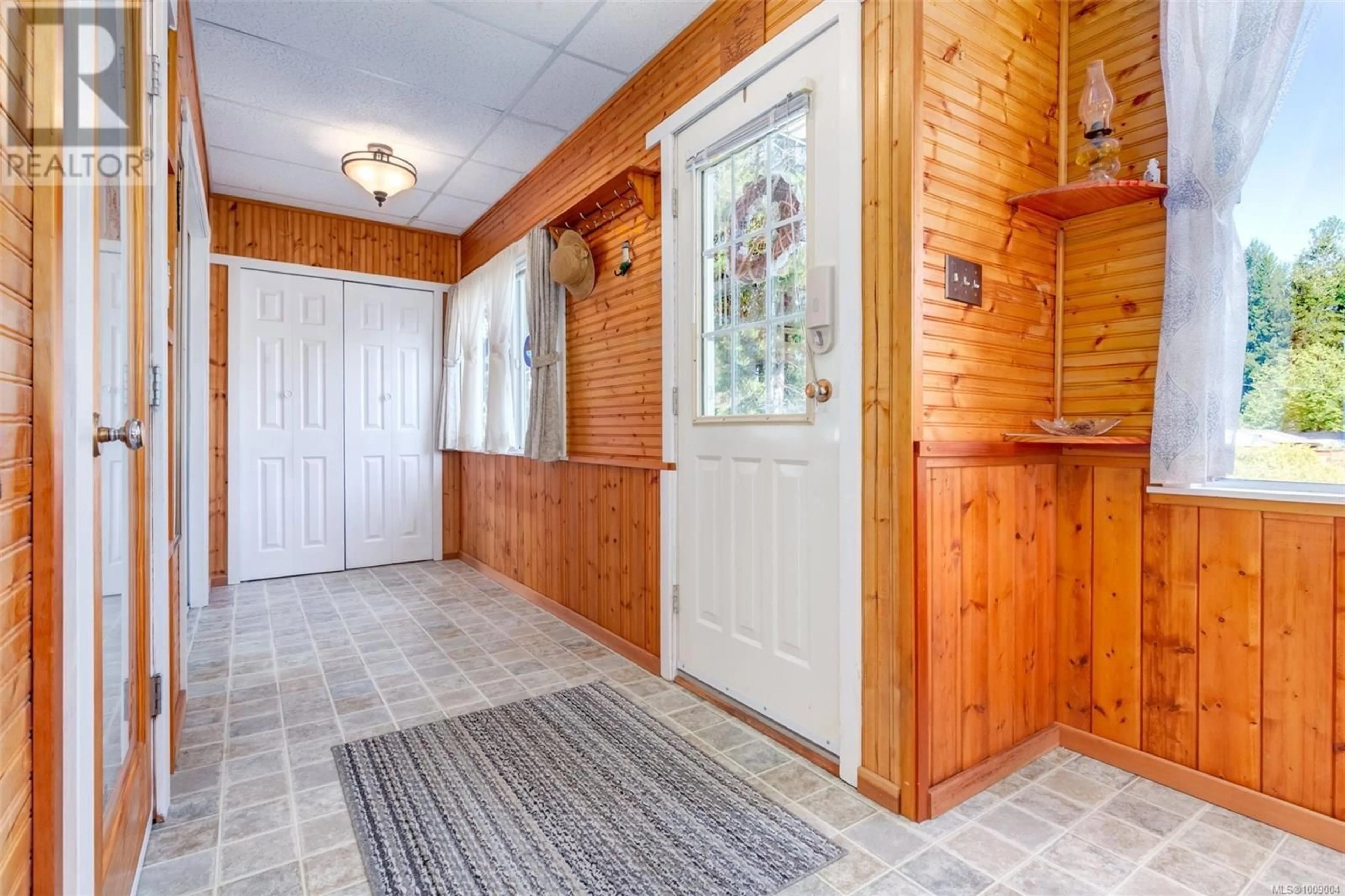 Indoor entryway for 14 - 2130 ERRINGTON ROAD, Errington British Columbia V0R1V0