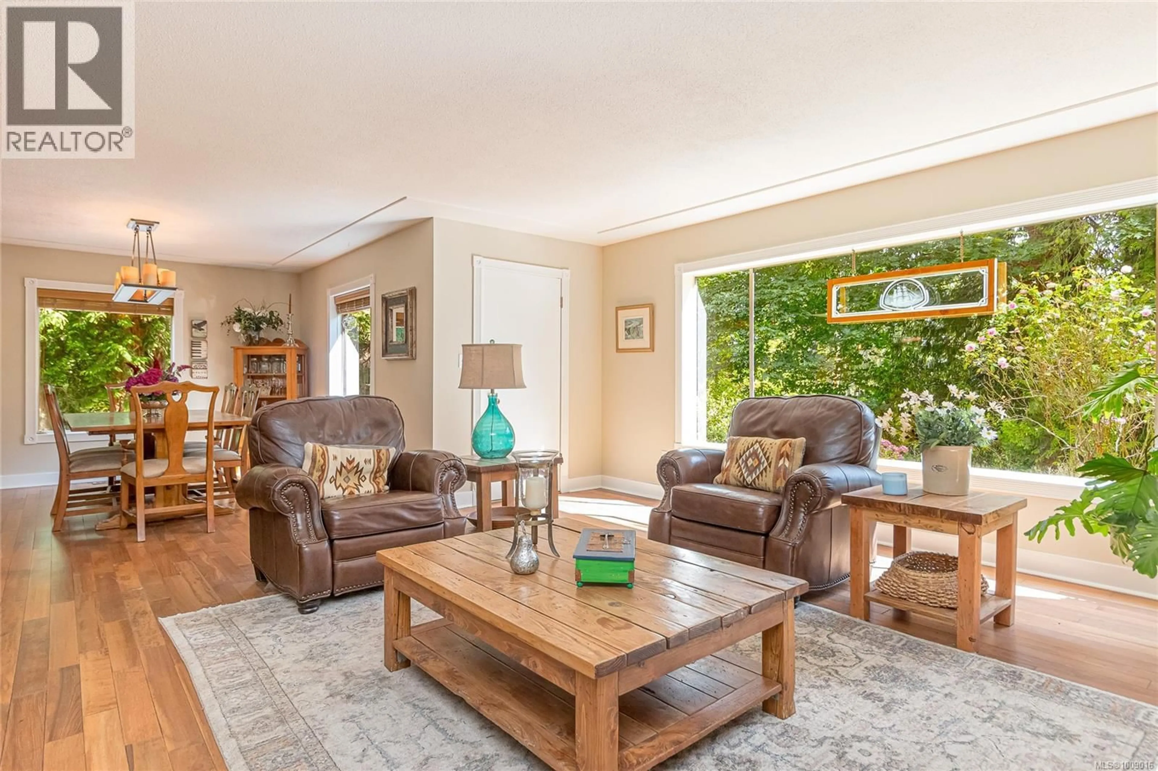 Living room with furniture, wood/laminate floor for 6368 ISLAND HIGHWAY WEST, Qualicum Beach British Columbia V9K2E5
