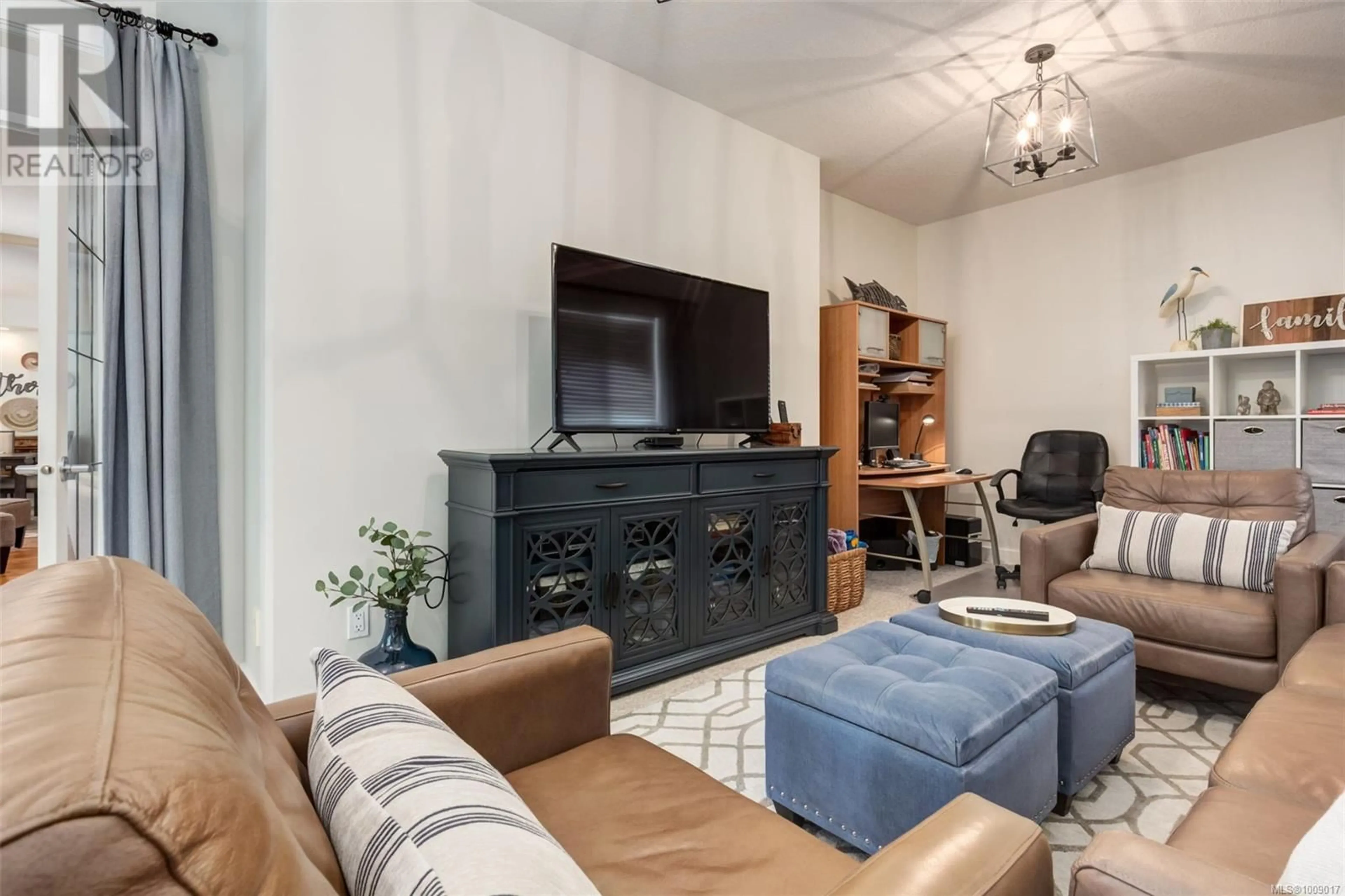 Living room with furniture, unknown for 6471 THORNWOOD PLACE, Nanaimo British Columbia V9V1V9