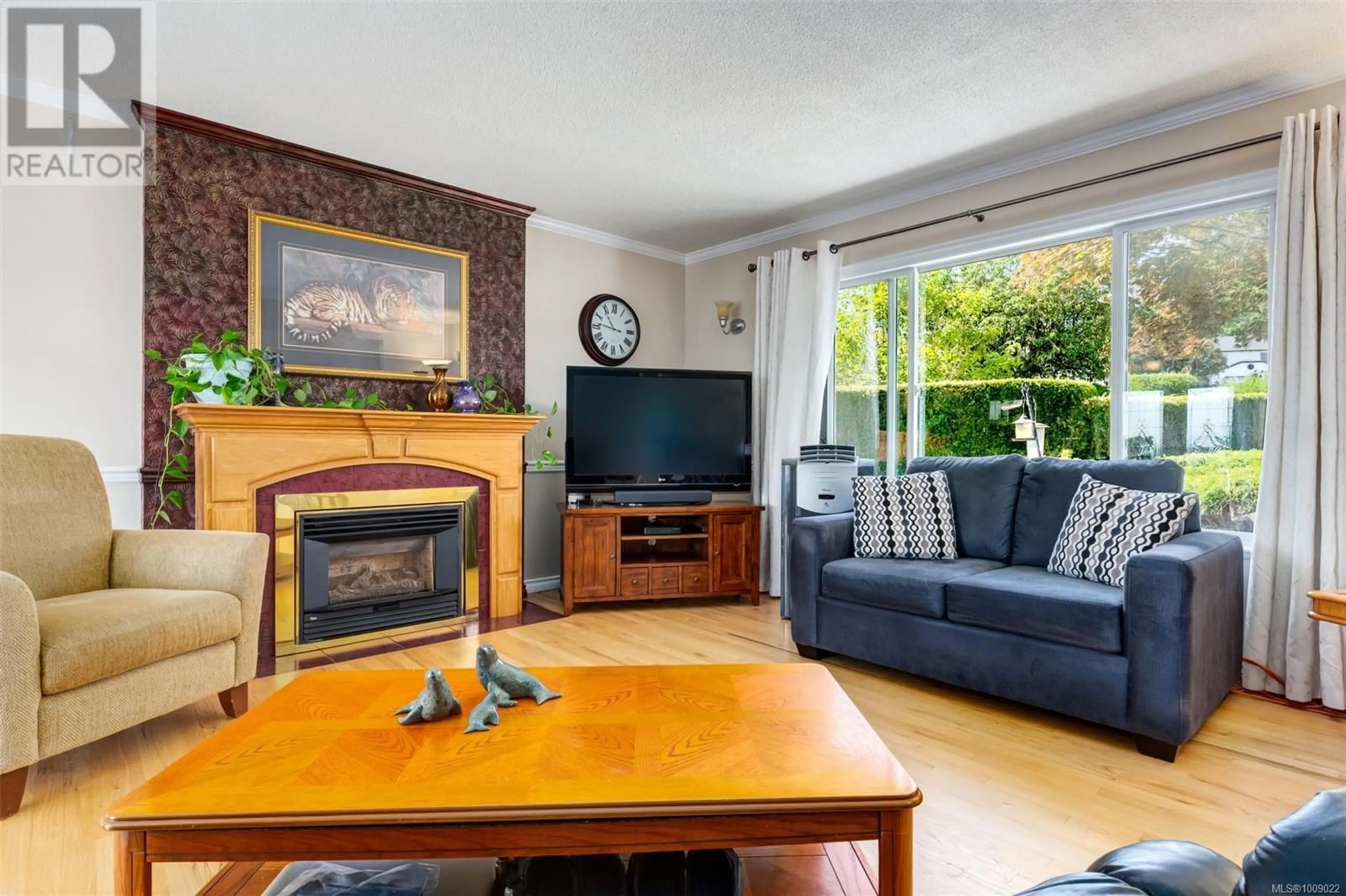 Living room with furniture, wood/laminate floor for 108 CHELAN PLACE, Nanaimo British Columbia V9R6S2