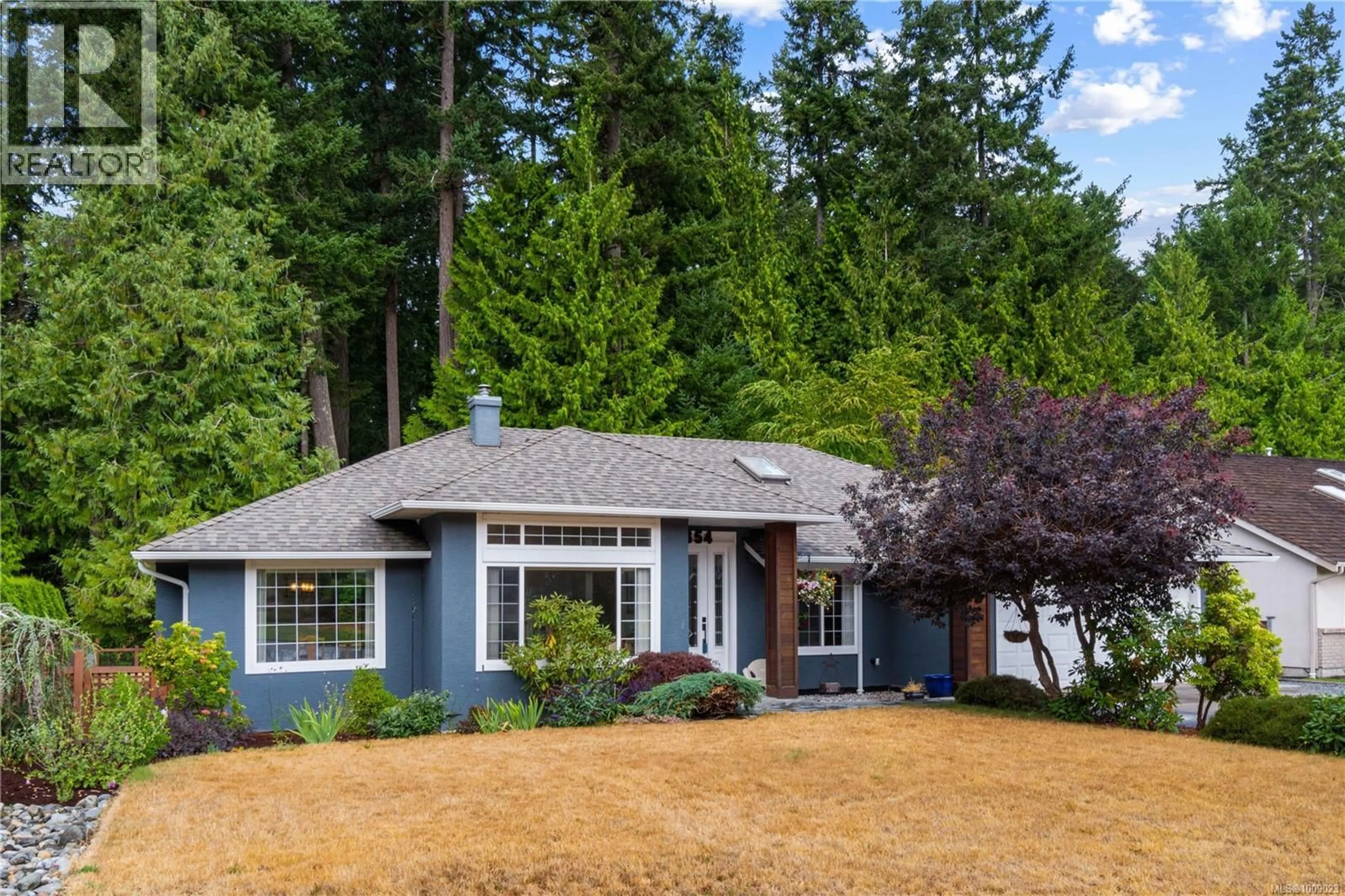 Home with vinyl exterior material, unknown for 354 PALM DRIVE, Qualicum Beach British Columbia V9K2H5