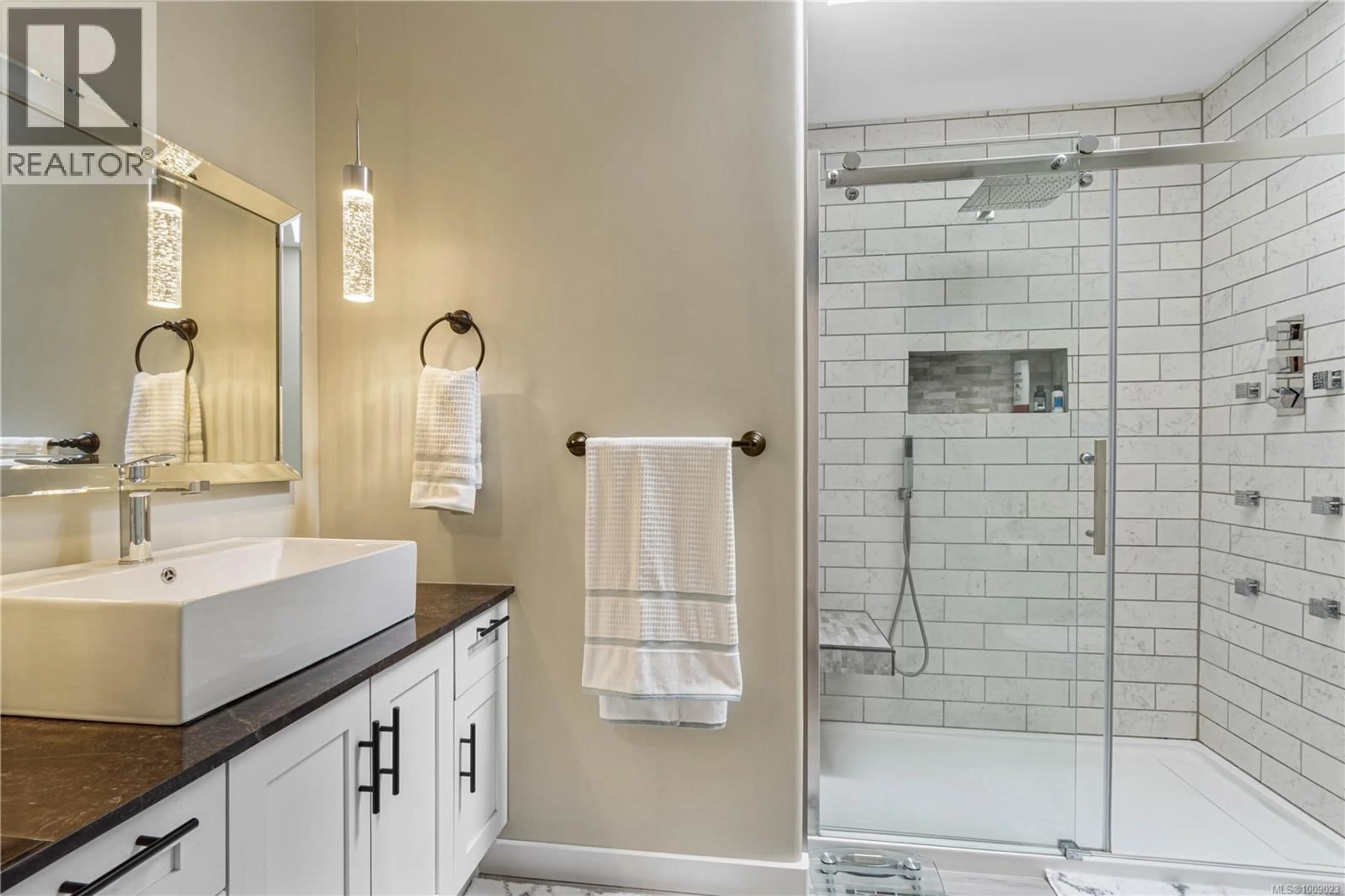 Contemporary bathroom, ceramic/tile floor for 354 PALM DRIVE, Qualicum Beach British Columbia V9K2H5