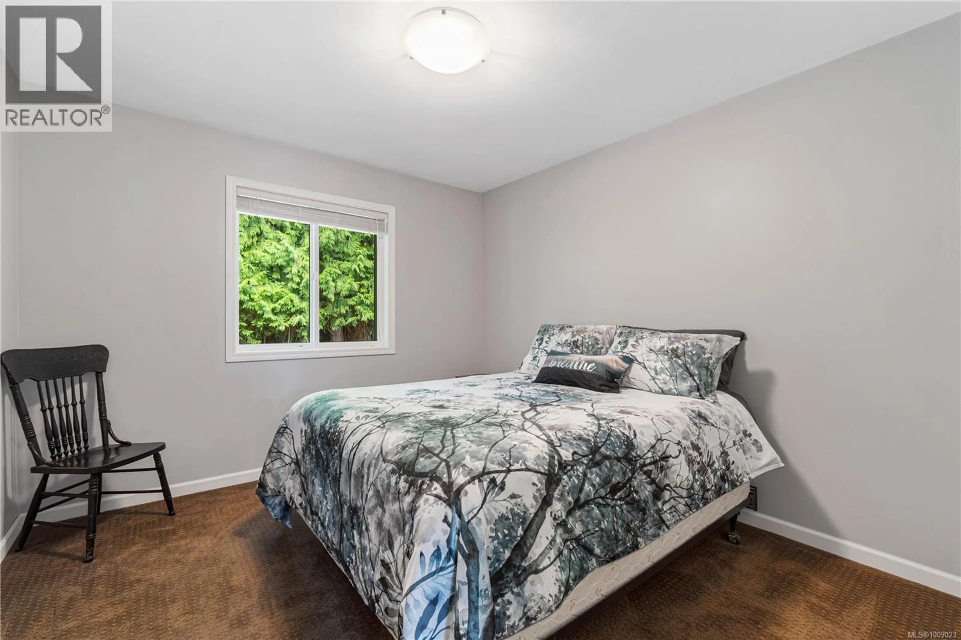 Bedroom with bed, unknown for 354 PALM DRIVE, Qualicum Beach British Columbia V9K2H5