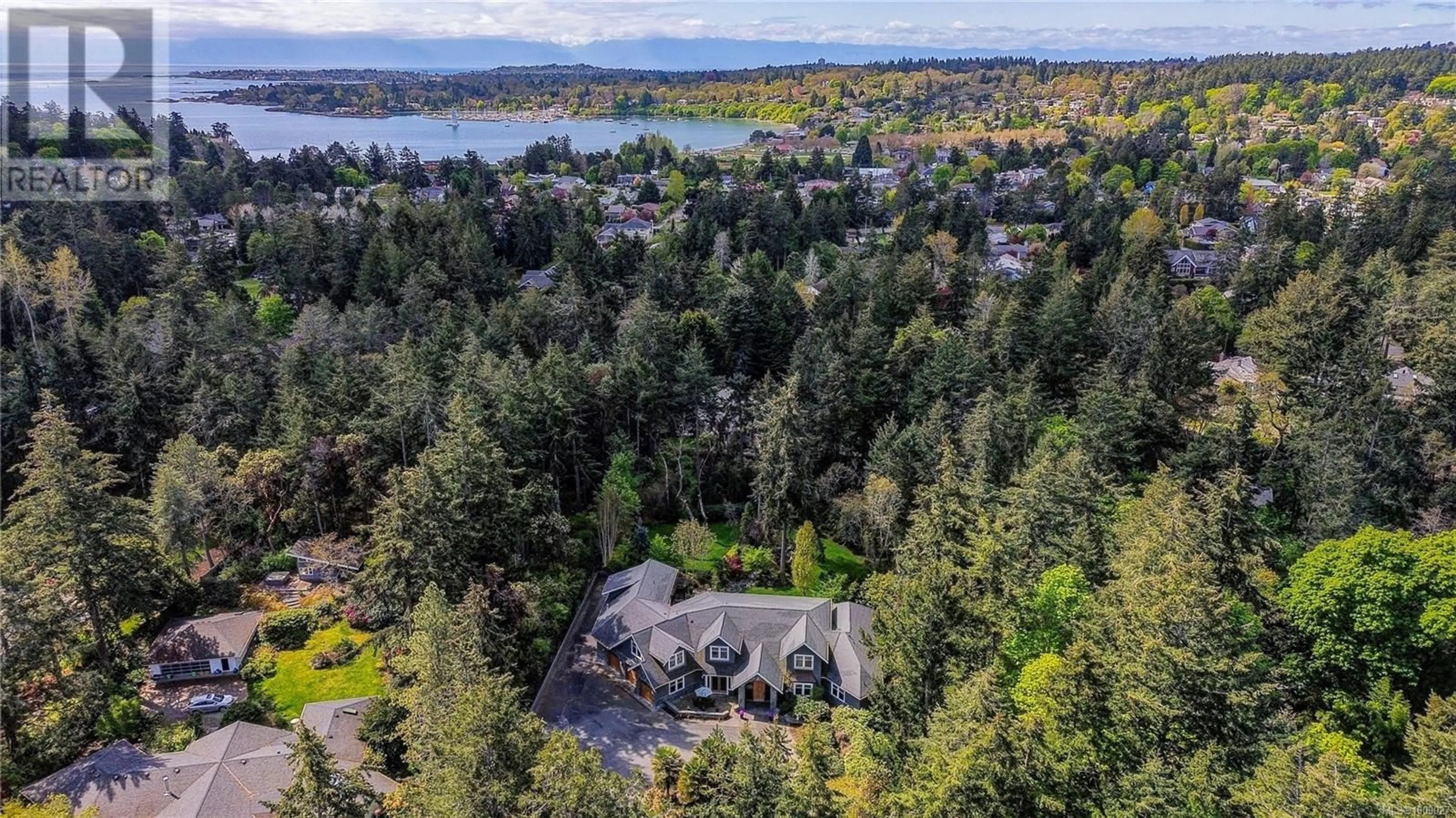 A pic from outside/outdoor area/front of a property/back of a property/a pic from drone, water/lake/river/ocean view for 2615 QUEENSWOOD DRIVE, Saanich British Columbia V8N1X6