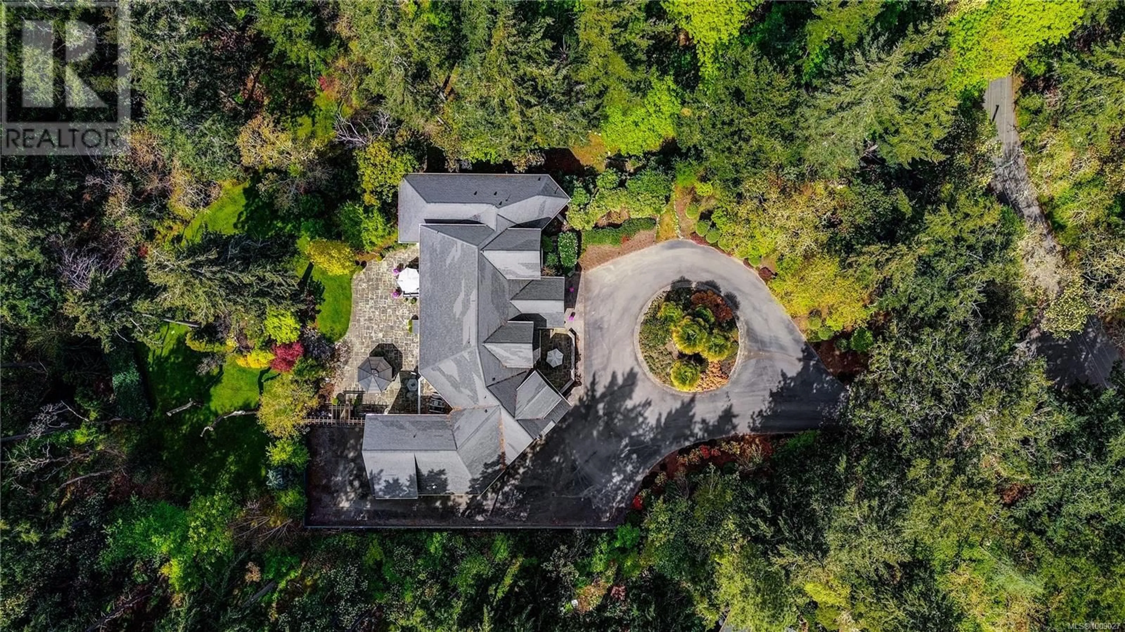 A pic from outside/outdoor area/front of a property/back of a property/a pic from drone, forest/trees view for 2615 QUEENSWOOD DRIVE, Saanich British Columbia V8N1X6
