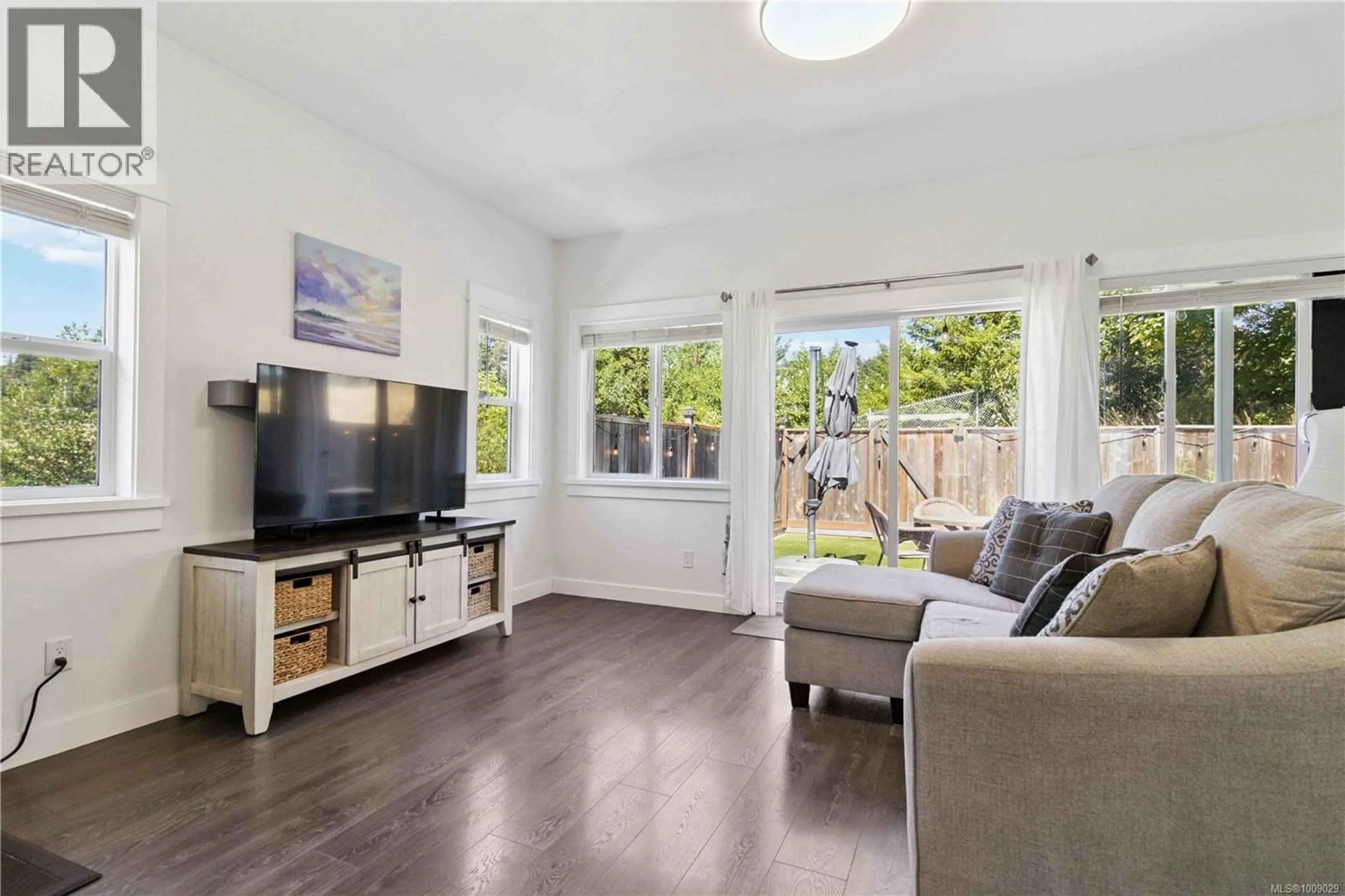 Living room with furniture, unknown for 19 MASSEY PLACE, View Royal British Columbia V9B0S9