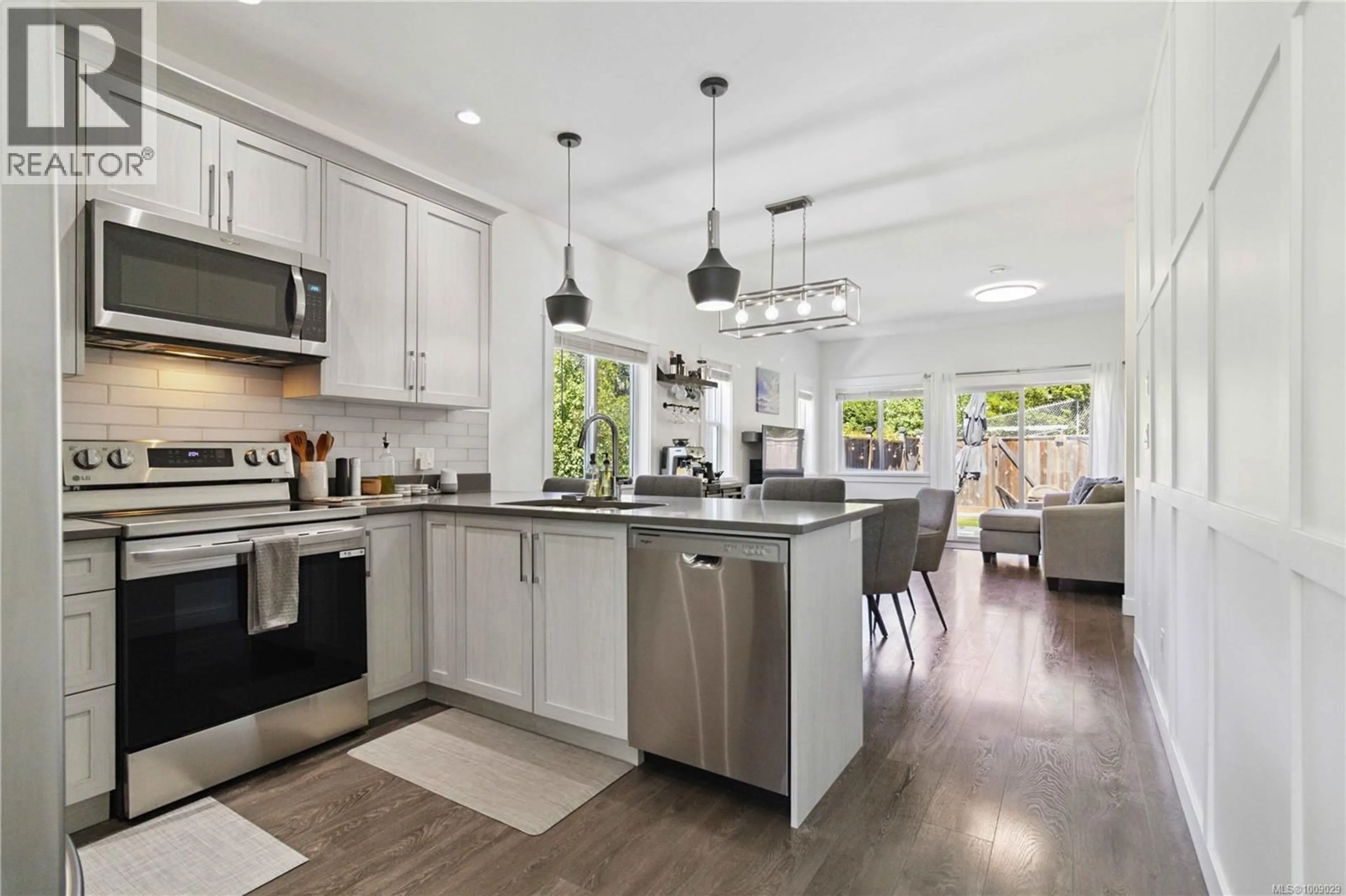 Open concept kitchen, unknown for 19 MASSEY PLACE, View Royal British Columbia V9B0S9