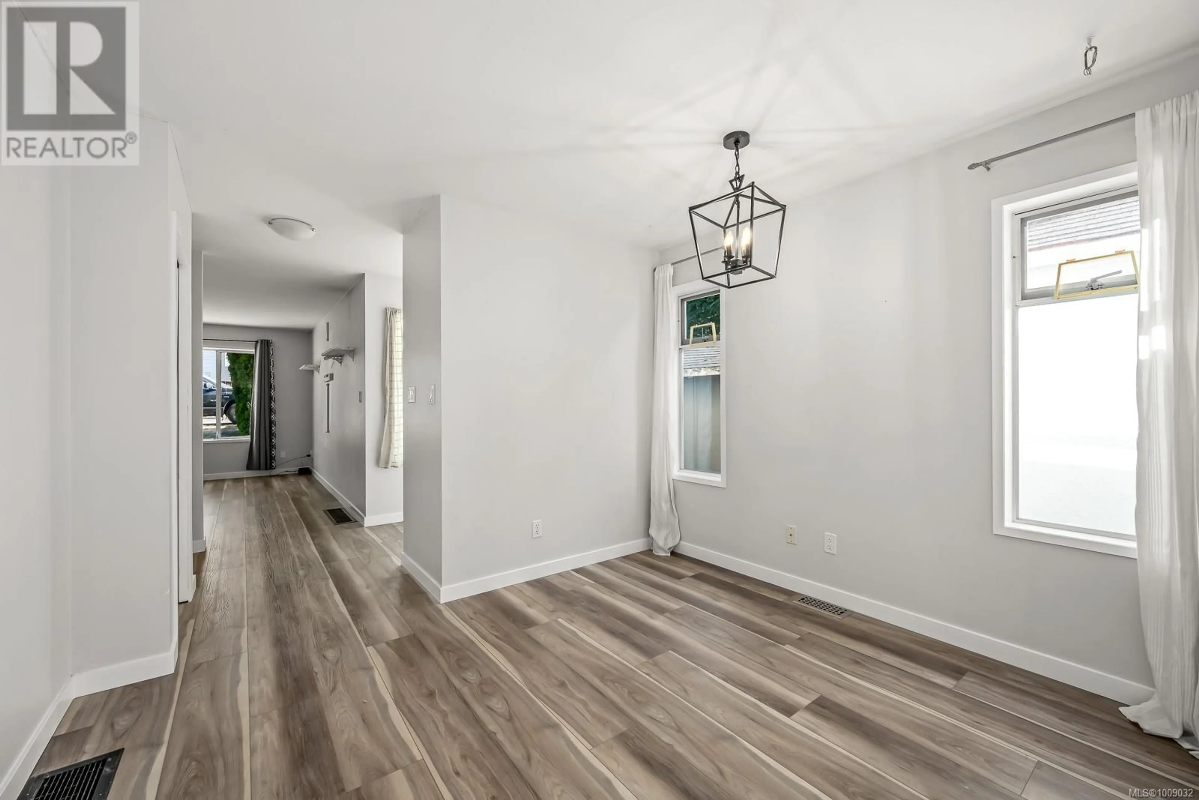 Indoor entryway for B - 280 NIM NIM PLACE, Courtenay British Columbia V9M8A5