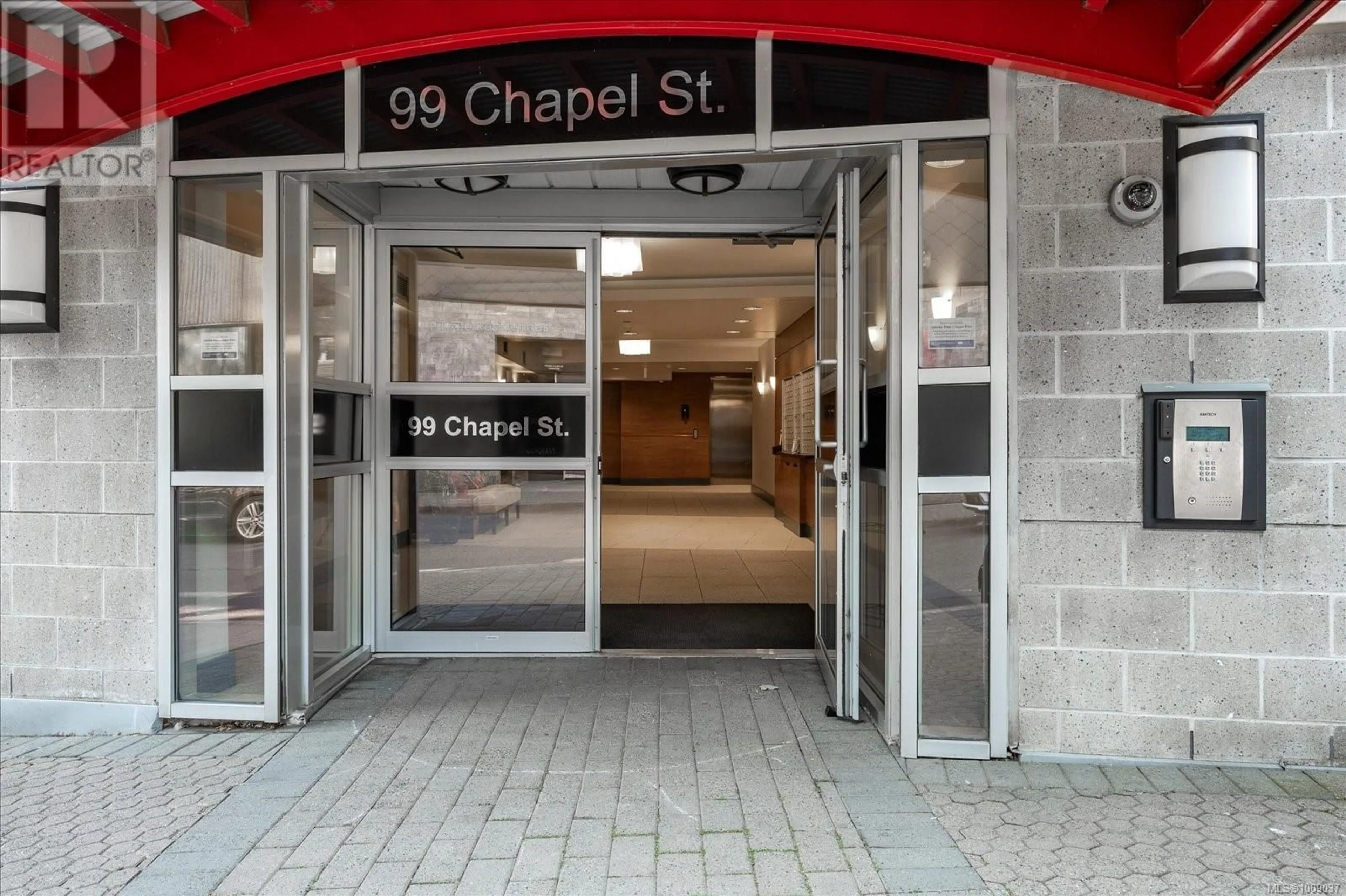Indoor foyer for 205 - 99 CHAPEL STREET, Nanaimo British Columbia V9R5H3