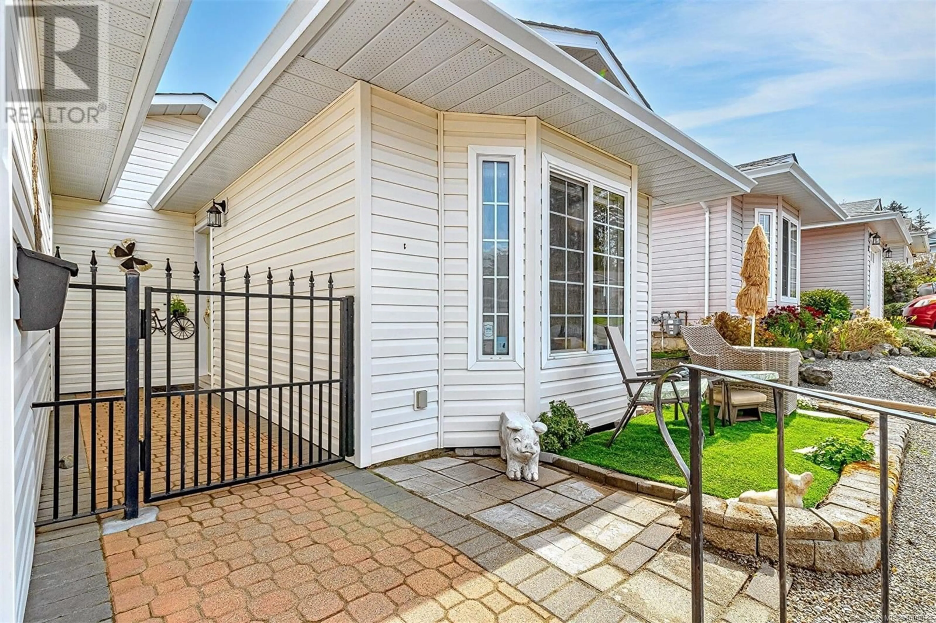 Home with vinyl exterior material, street for 22 EAGLE LANE, View Royal British Columbia V9A7M2