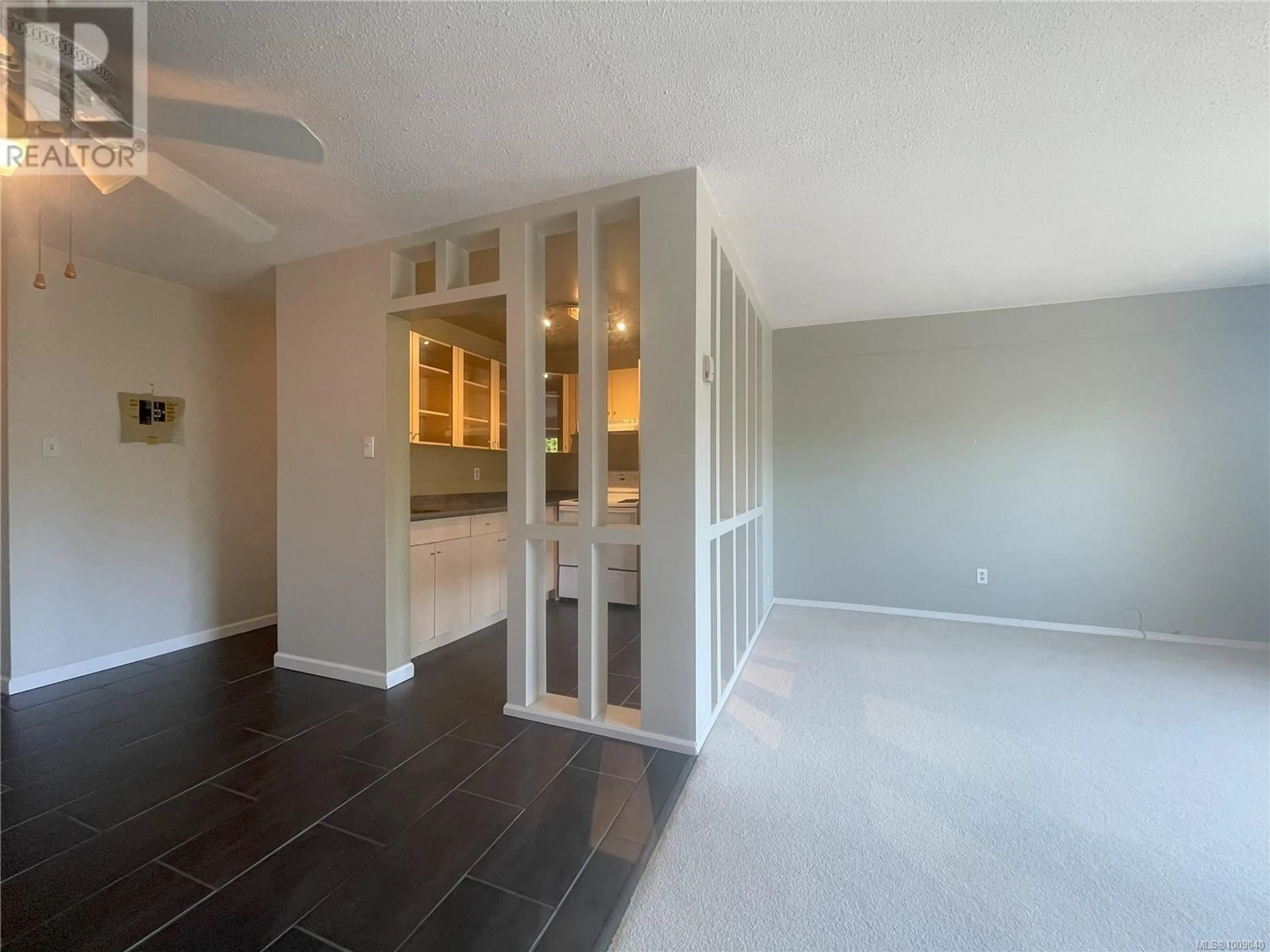 Indoor entryway for 201 - 550 BRADLEY STREET, Nanaimo British Columbia V9S5N4