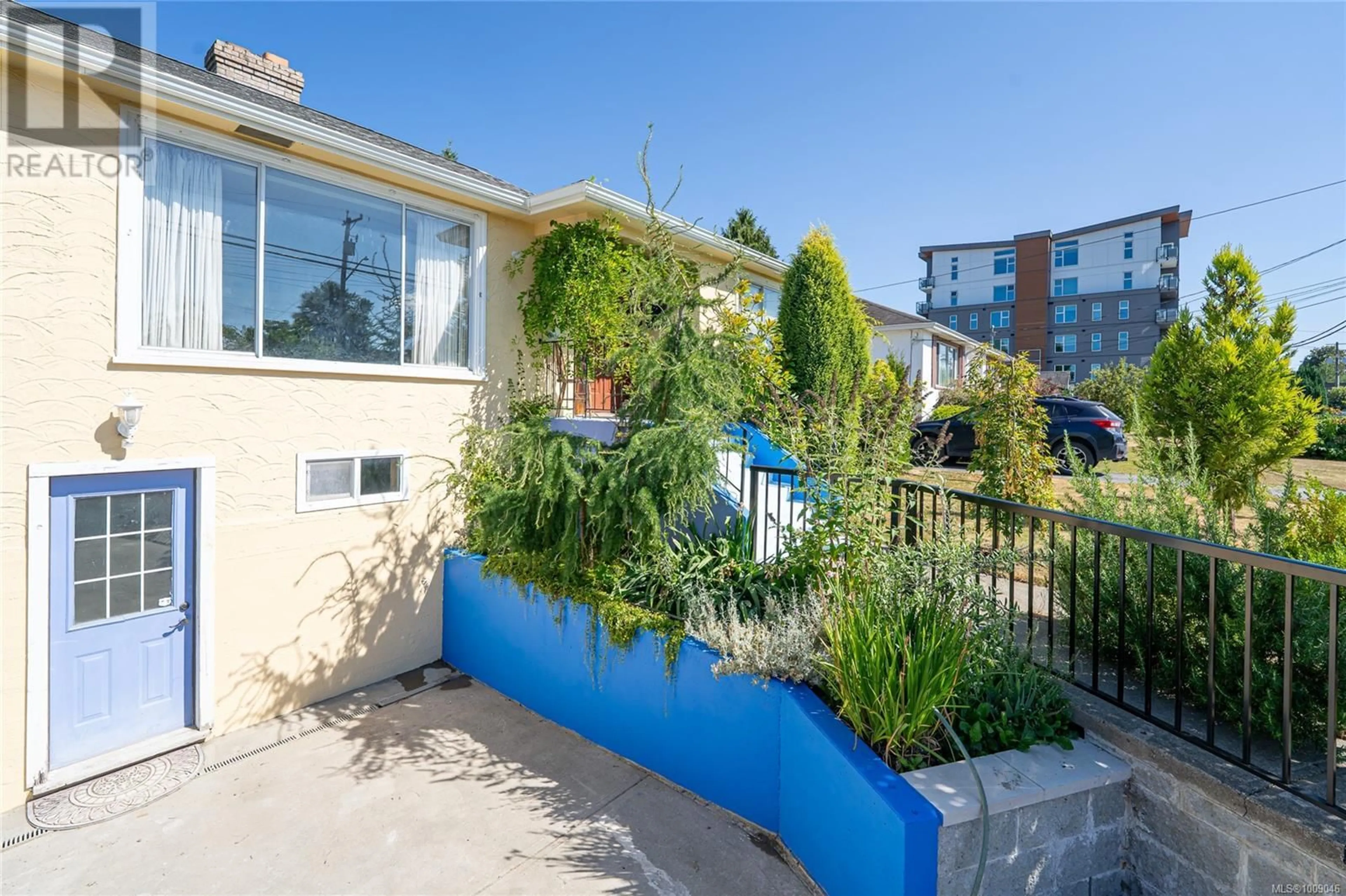 Patio, building for 5793 GARDEN STREET, Duncan British Columbia V9L3V8