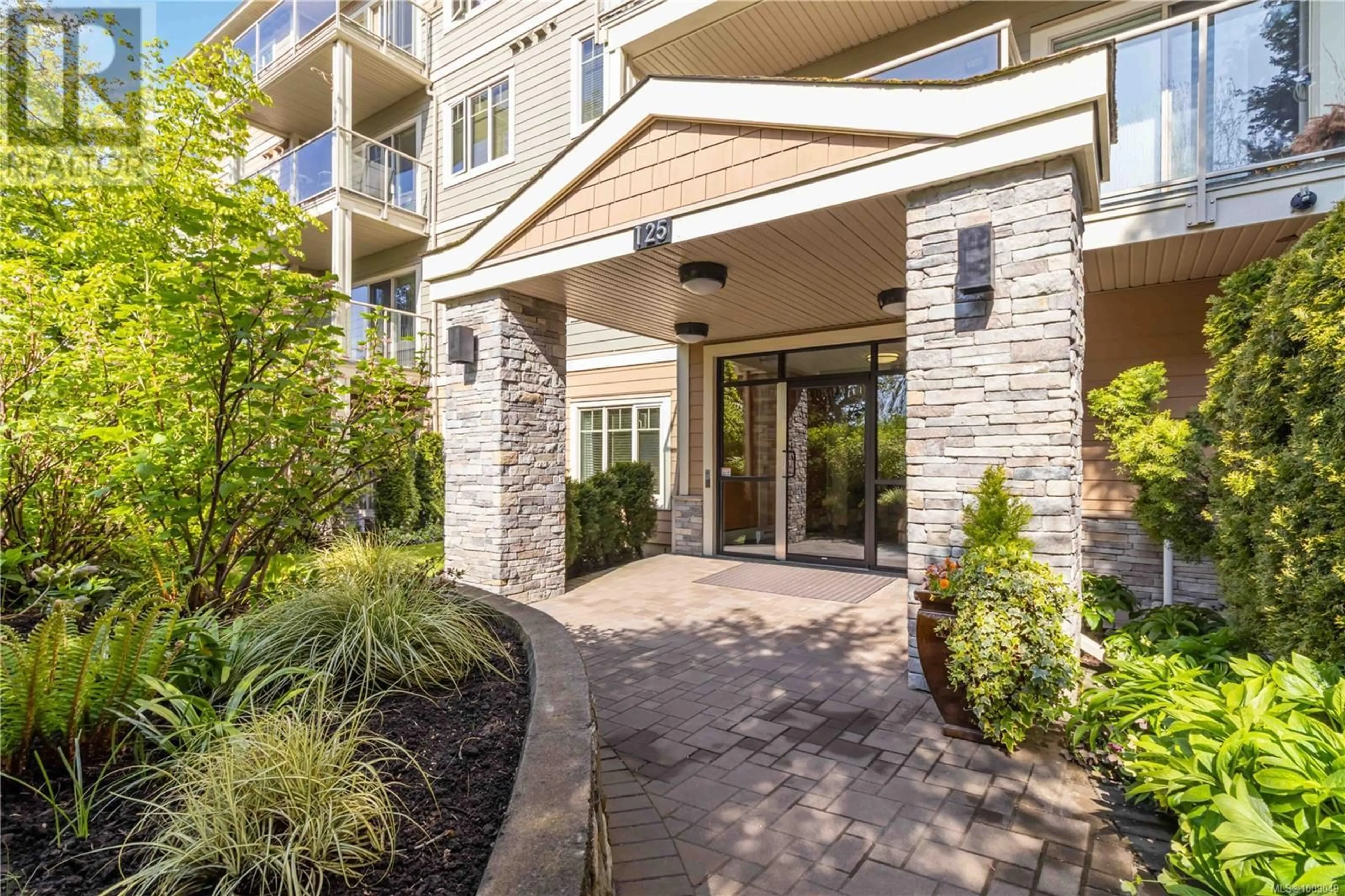 Indoor entryway for 307 - 125 ALDERSMITH PLACE, View Royal British Columbia V9A7M7