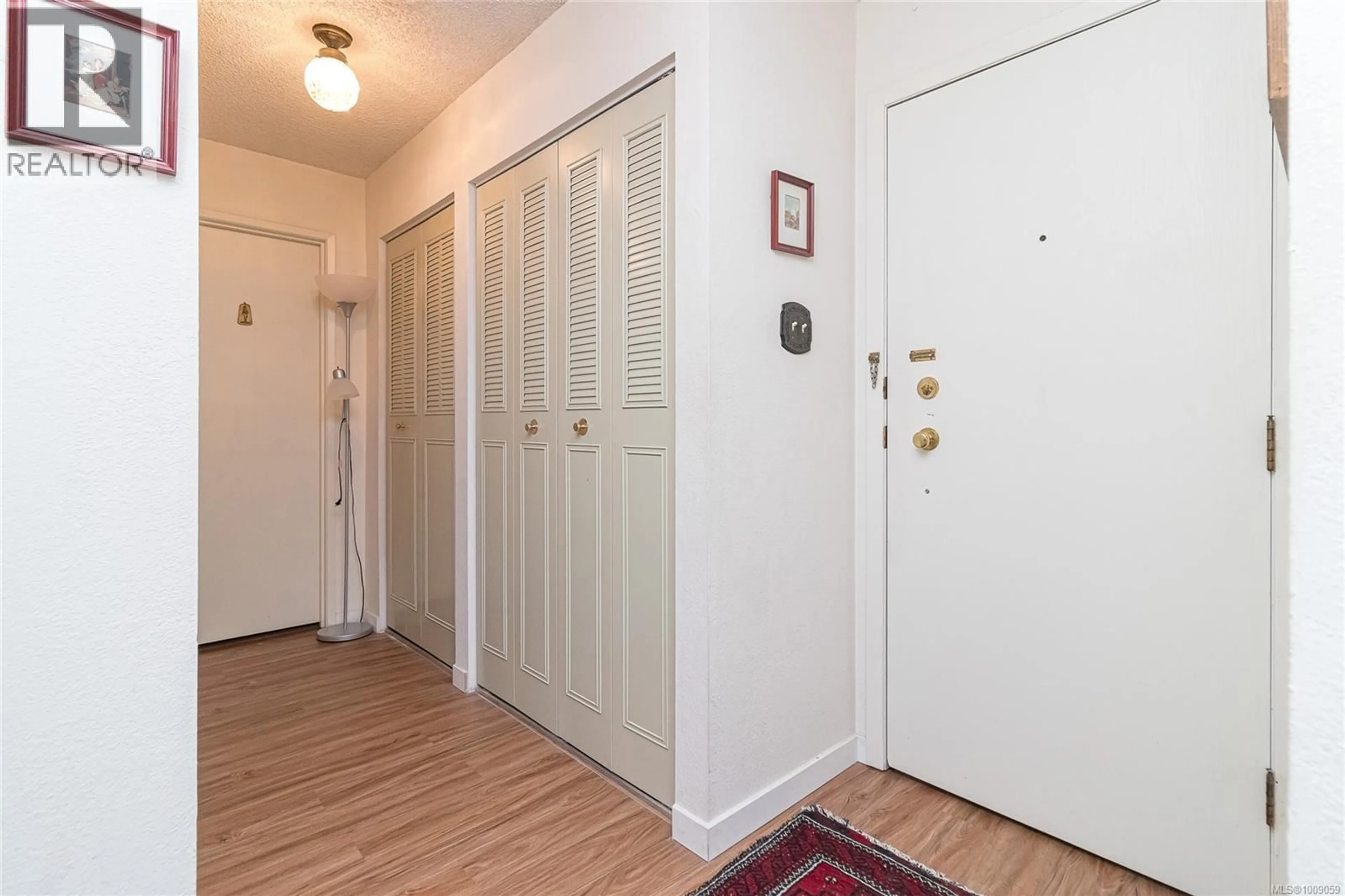 Indoor entryway for 302 - 1025 INVERNESS ROAD, Saanich British Columbia V8X2S2