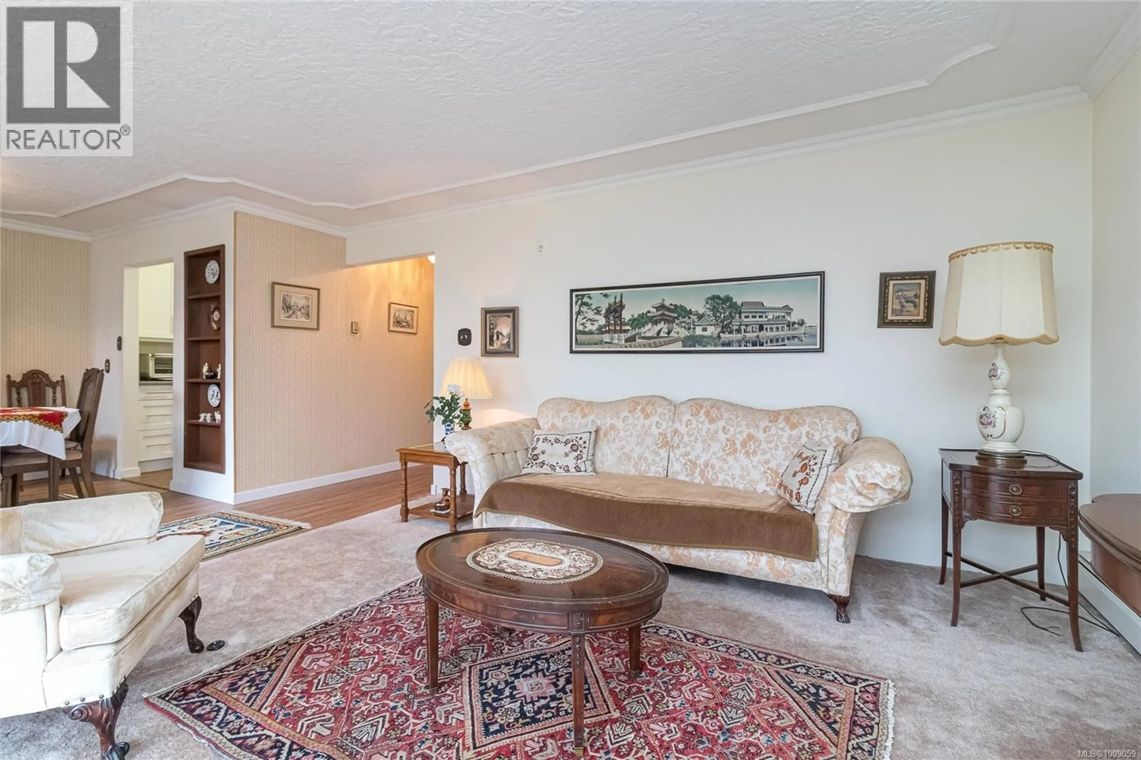 Living room with furniture, carpet floor for 302 - 1025 INVERNESS ROAD, Saanich British Columbia V8X2S2