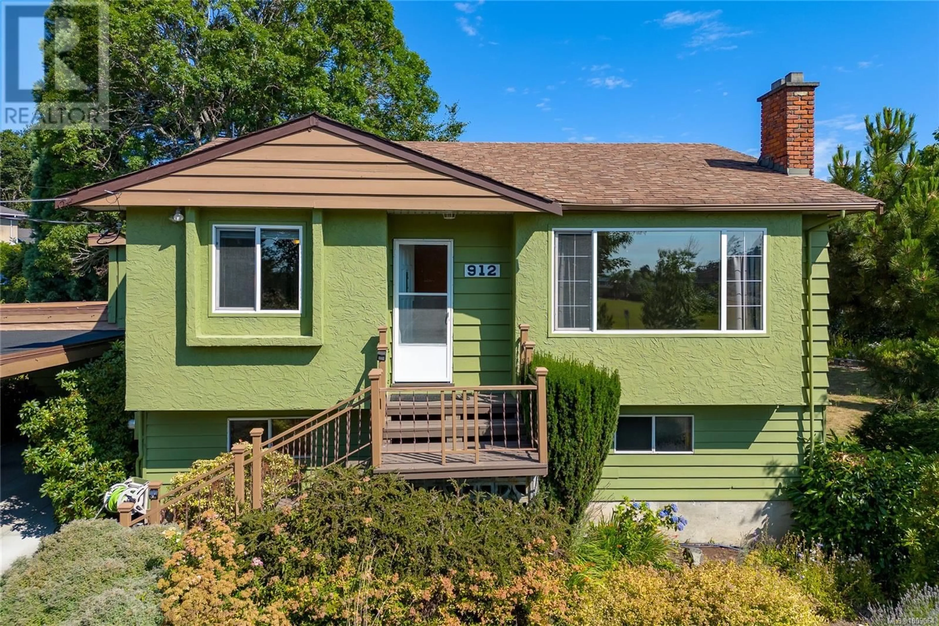 Home with vinyl exterior material, street for 912 BURNSIDE ROAD WEST, Saanich British Columbia V8Z1N2
