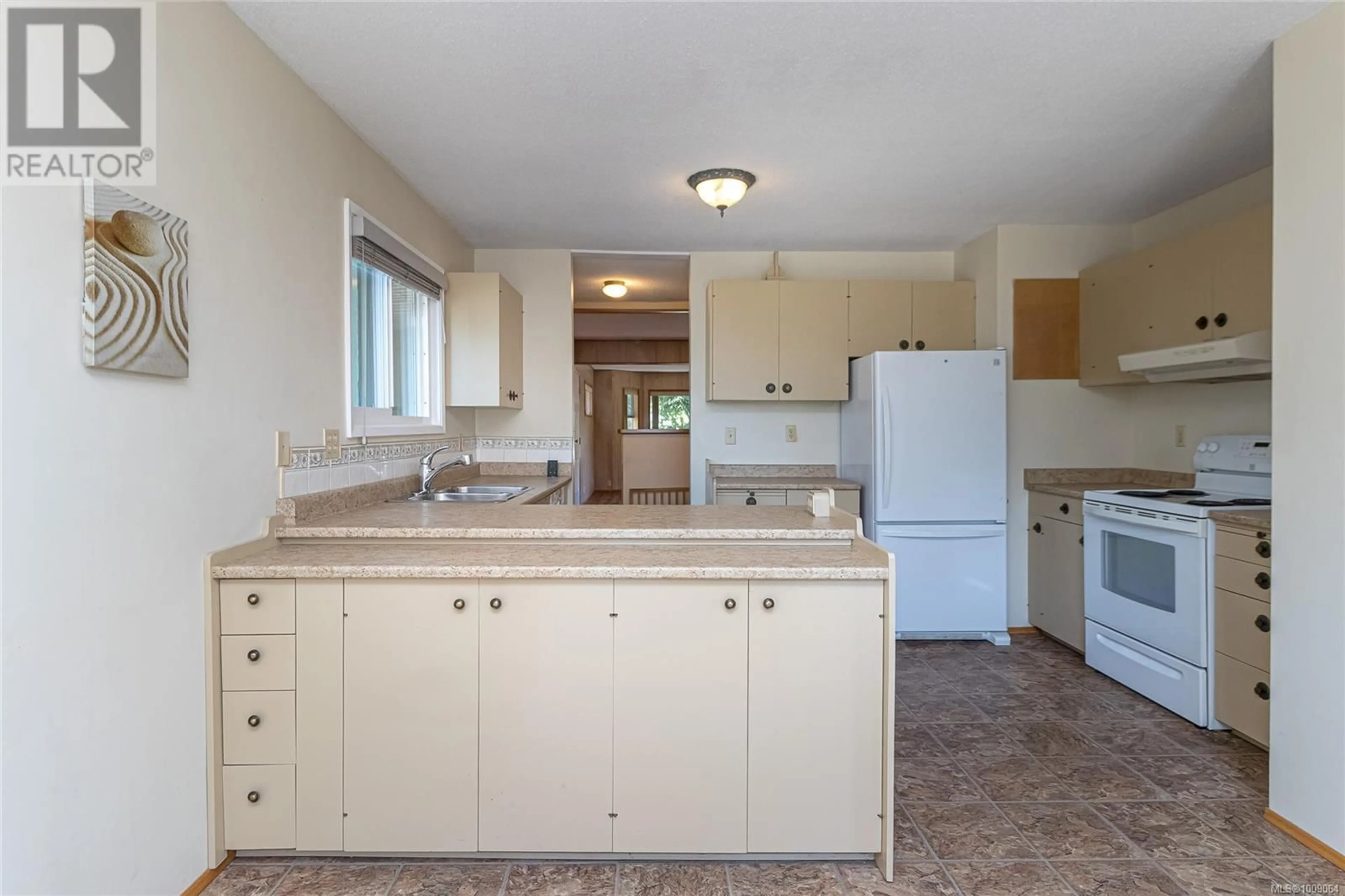 Standard kitchen, unknown for 912 BURNSIDE ROAD WEST, Saanich British Columbia V8Z1N2