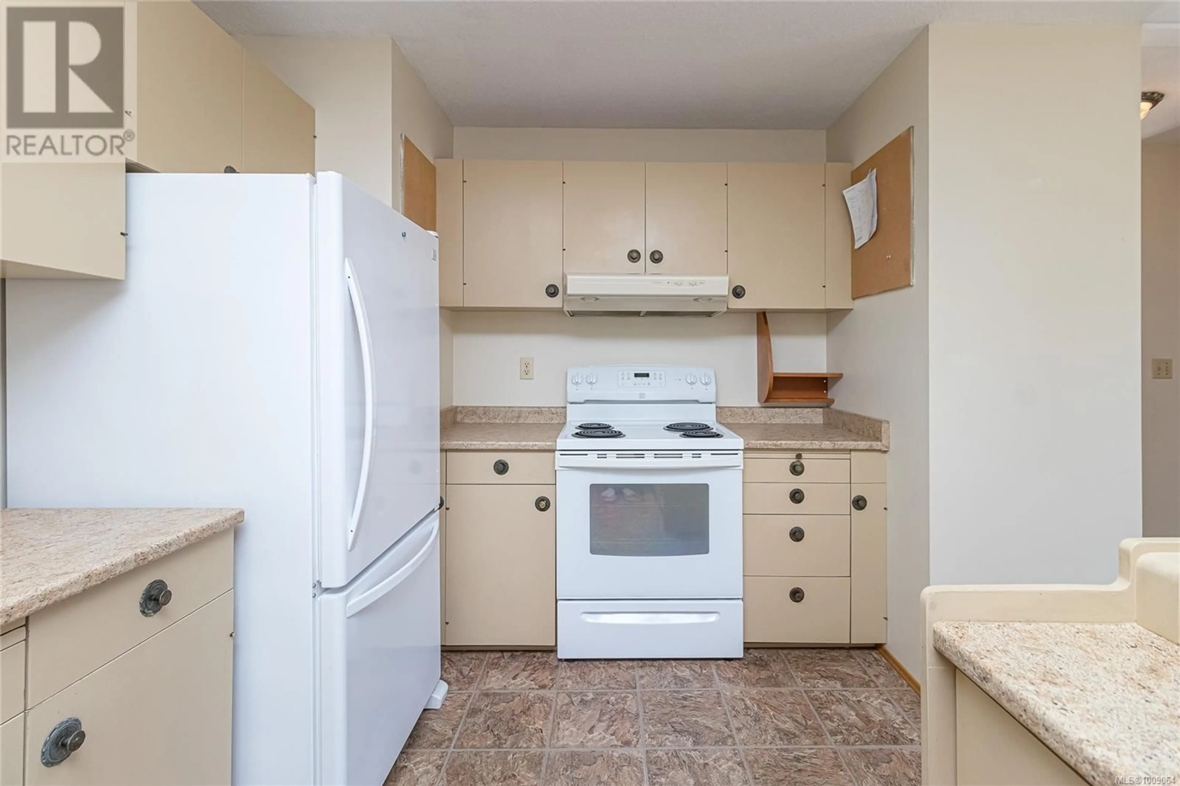 Standard kitchen, unknown for 912 BURNSIDE ROAD WEST, Saanich British Columbia V8Z1N2