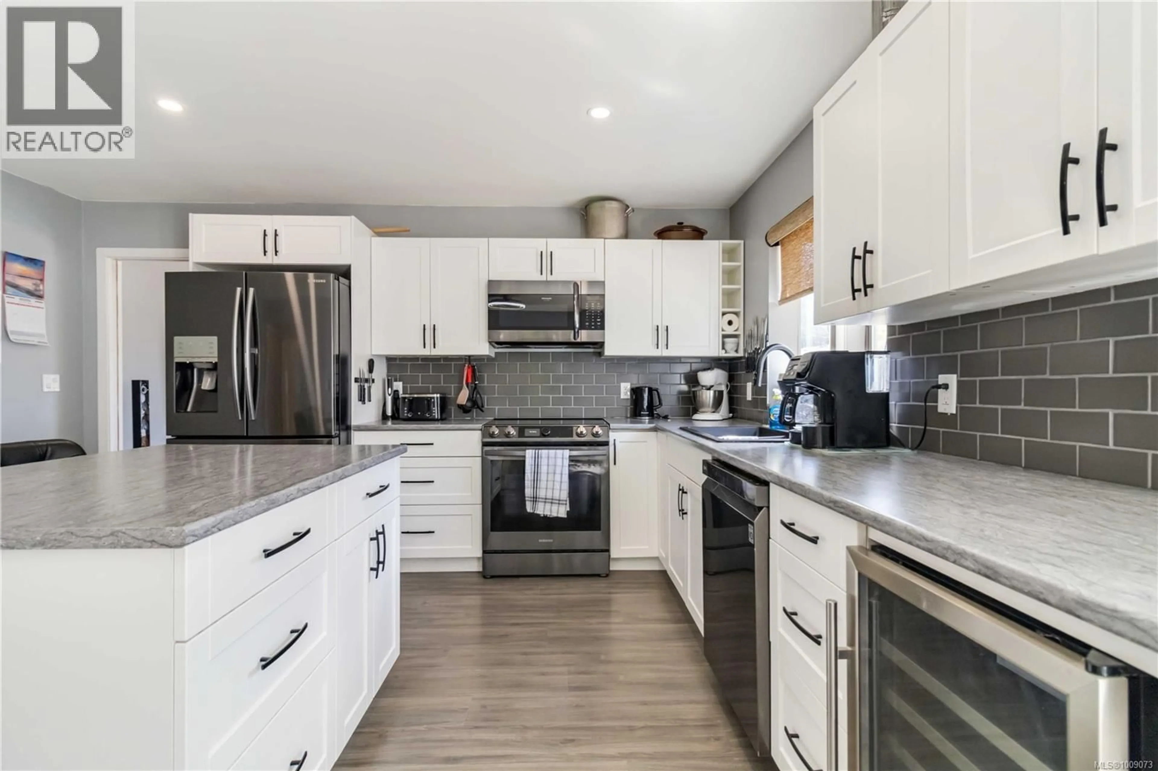 Open concept kitchen, unknown for 3377 ALFRED PLACE, Colwood British Columbia V9C3J4