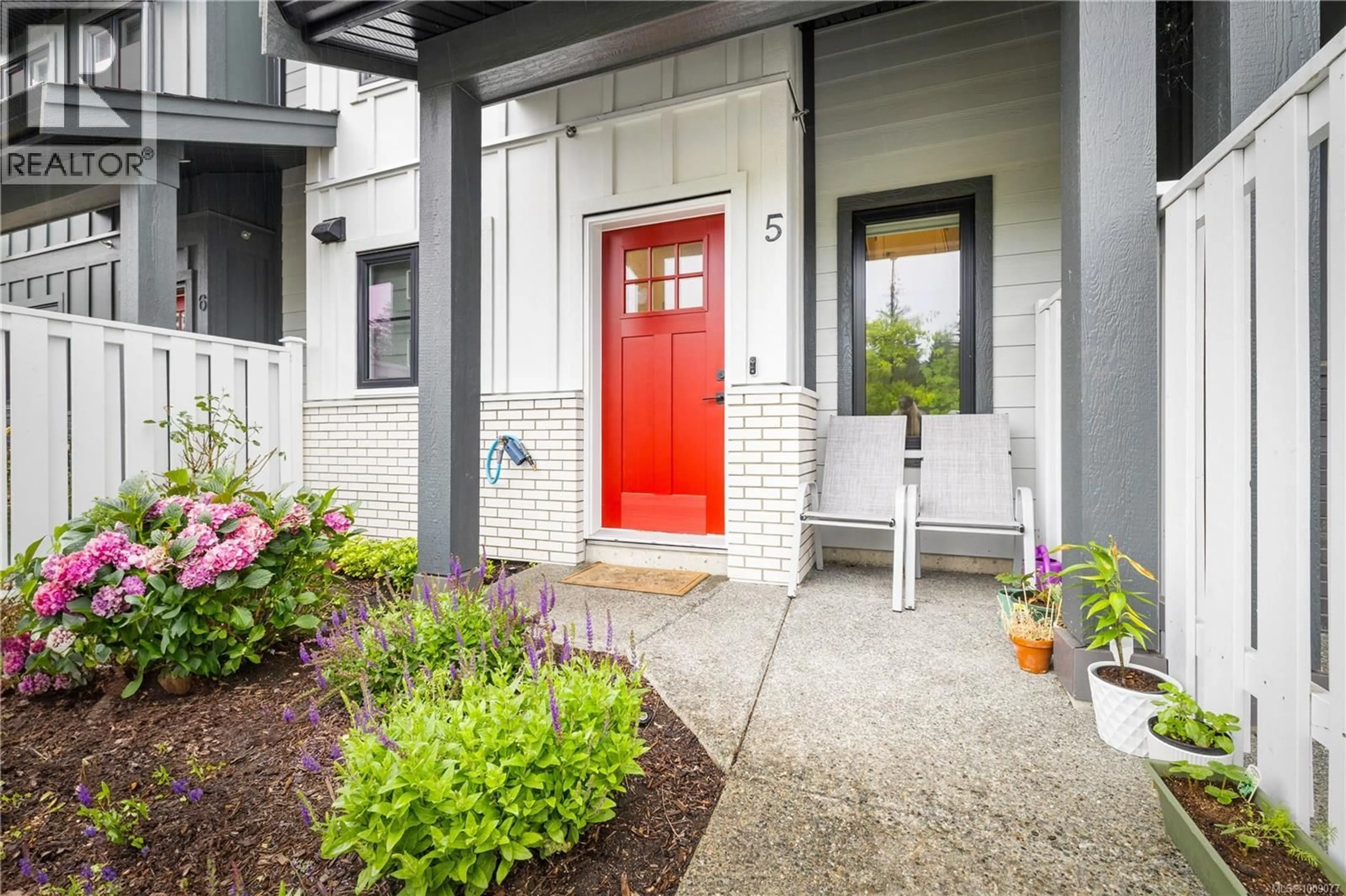 Indoor entryway for 5 - 701 SITKA STREET, Campbell River British Columbia V9H0E5