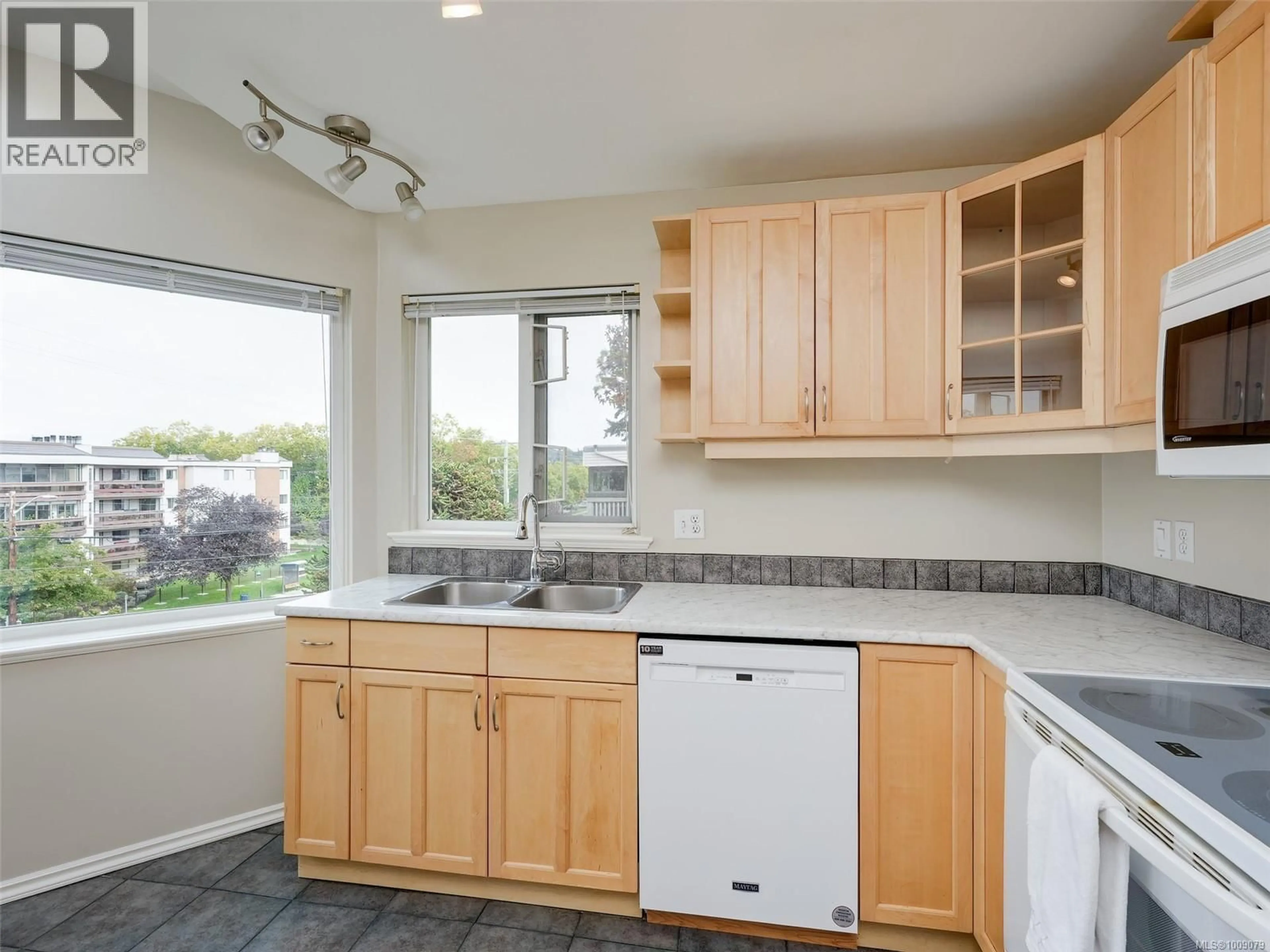 Standard kitchen, unknown for 402 - 1519 HILLSIDE AVENUE, Victoria British Columbia V8T2C1