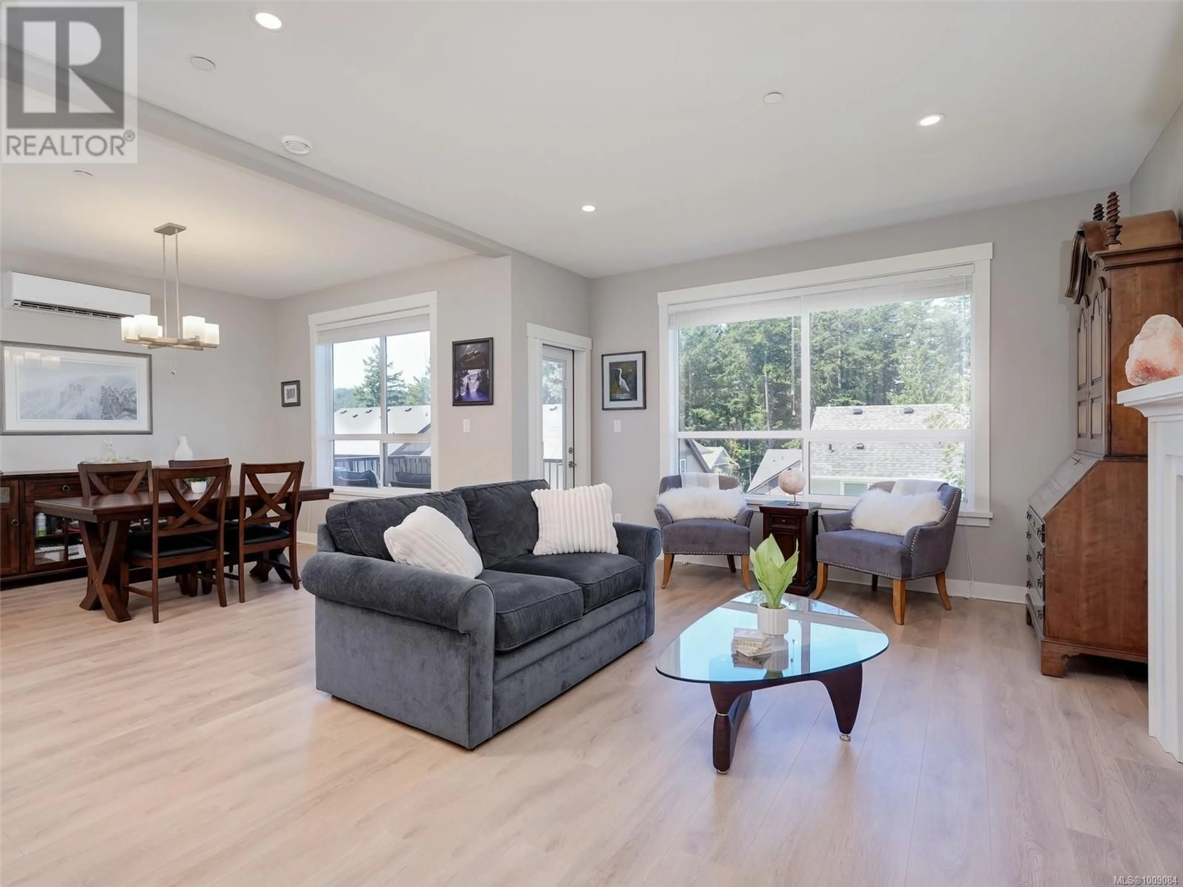 Living room with furniture, wood/laminate floor for 1160 SMOKEHOUSE CRESCENT EAST, Langford British Columbia V9C0M6