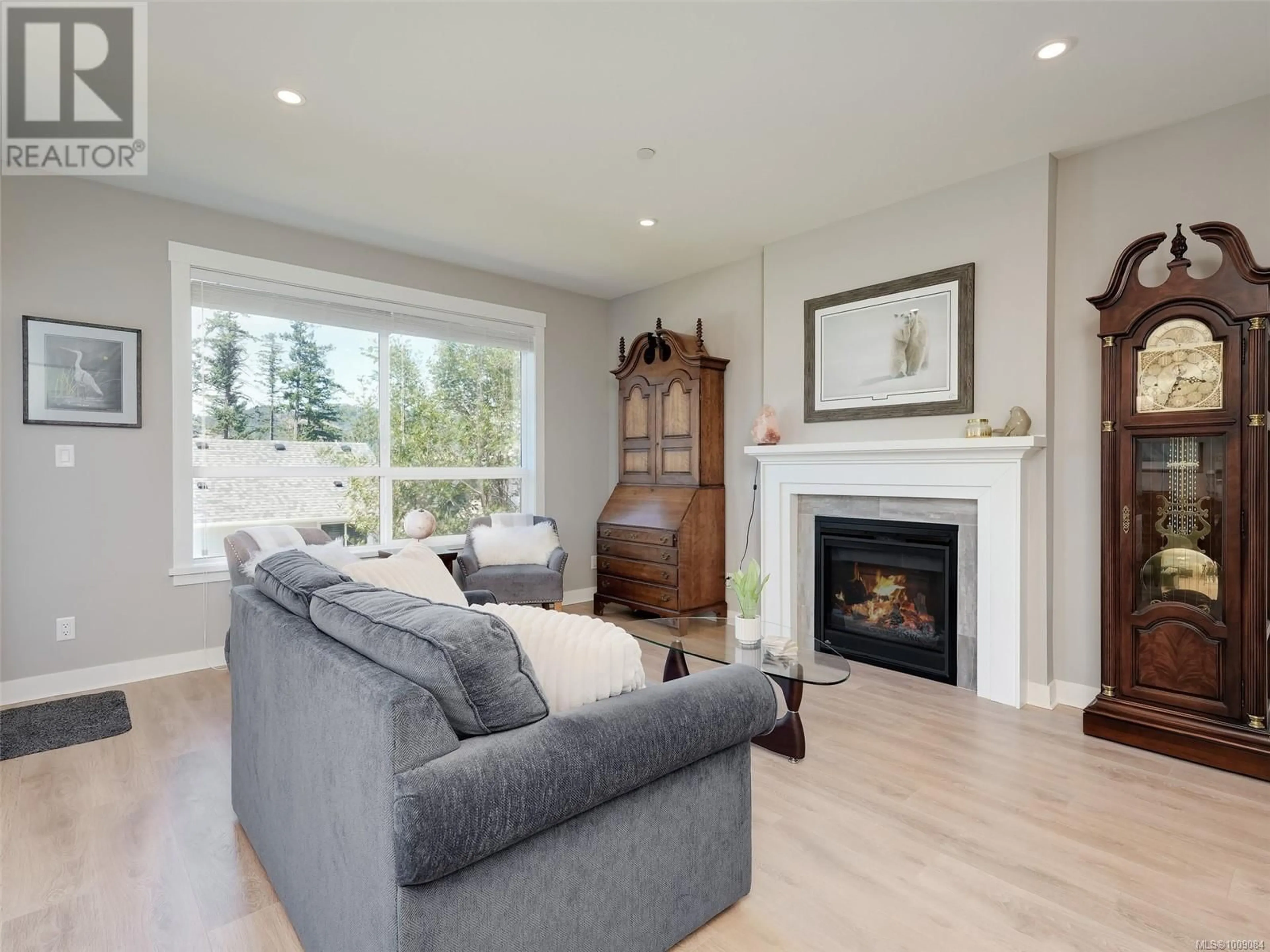 Living room with furniture, unknown for 1160 SMOKEHOUSE CRESCENT EAST, Langford British Columbia V9C0M6