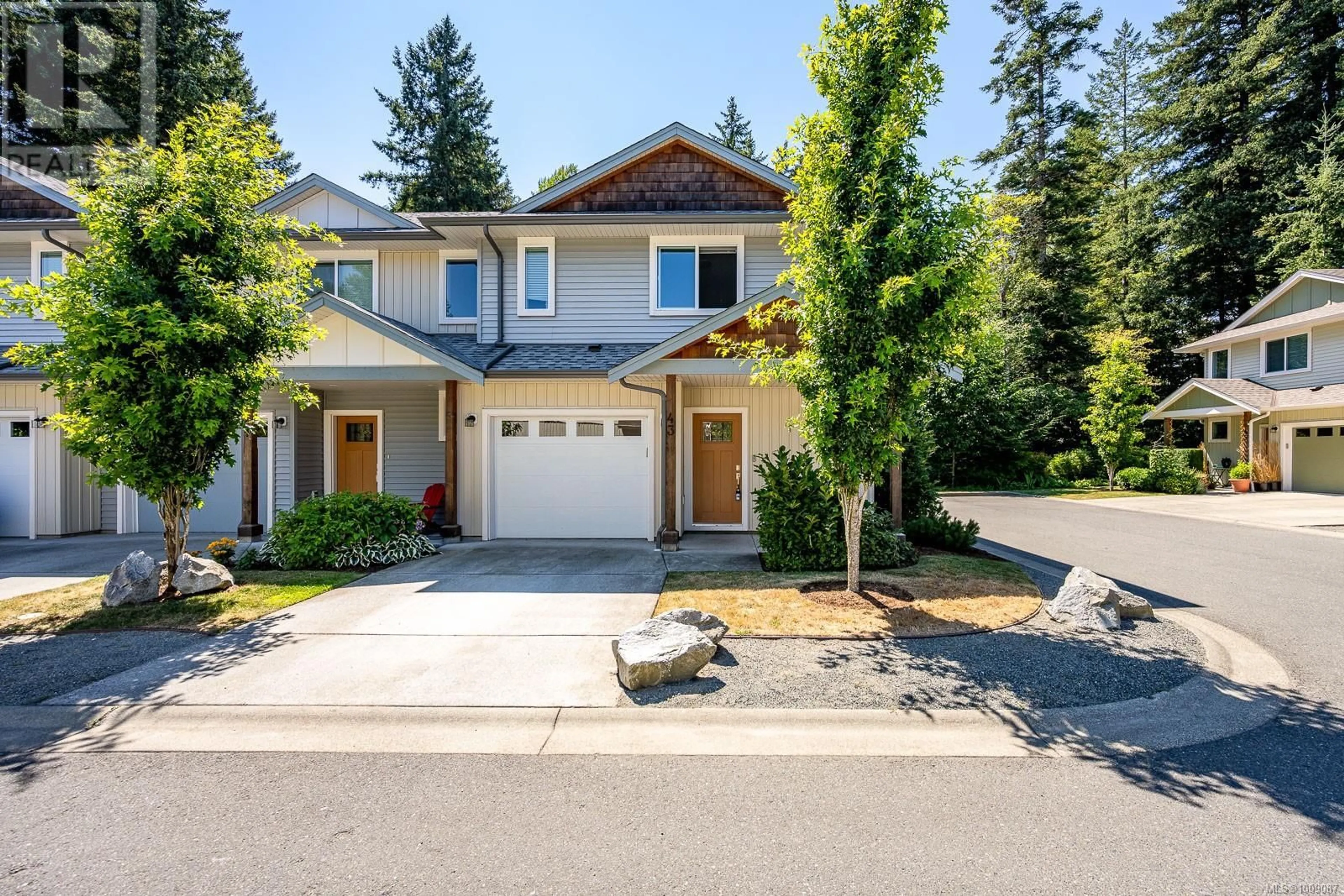 Home with vinyl exterior material, street for 43 - 2109 13TH STREET, Courtenay British Columbia V9N0B1