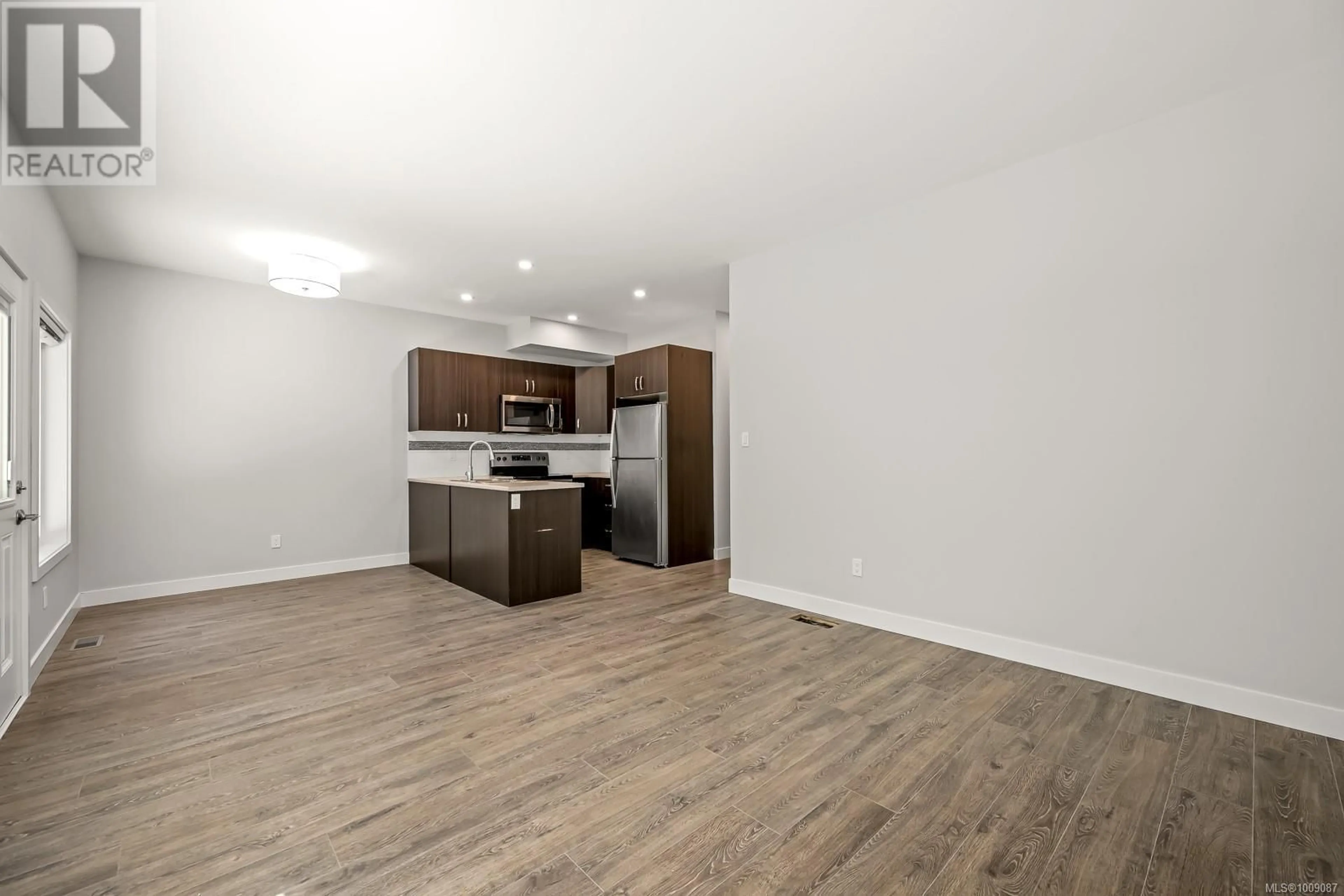 Open concept kitchen, wood/laminate floor for 43 - 2109 13TH STREET, Courtenay British Columbia V9N0B1