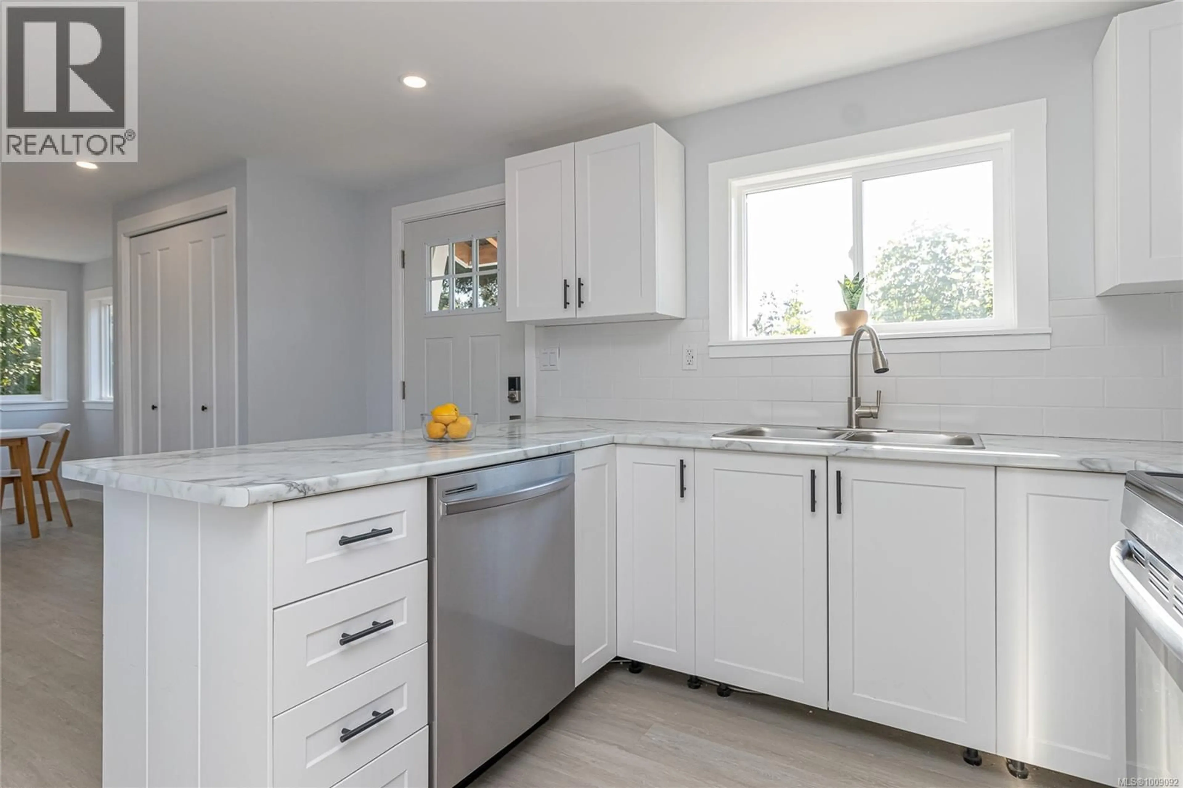 Open concept kitchen, ceramic/tile floor for 22 - 1572 SEABIRD ROAD, Ladysmith British Columbia V9G1L3