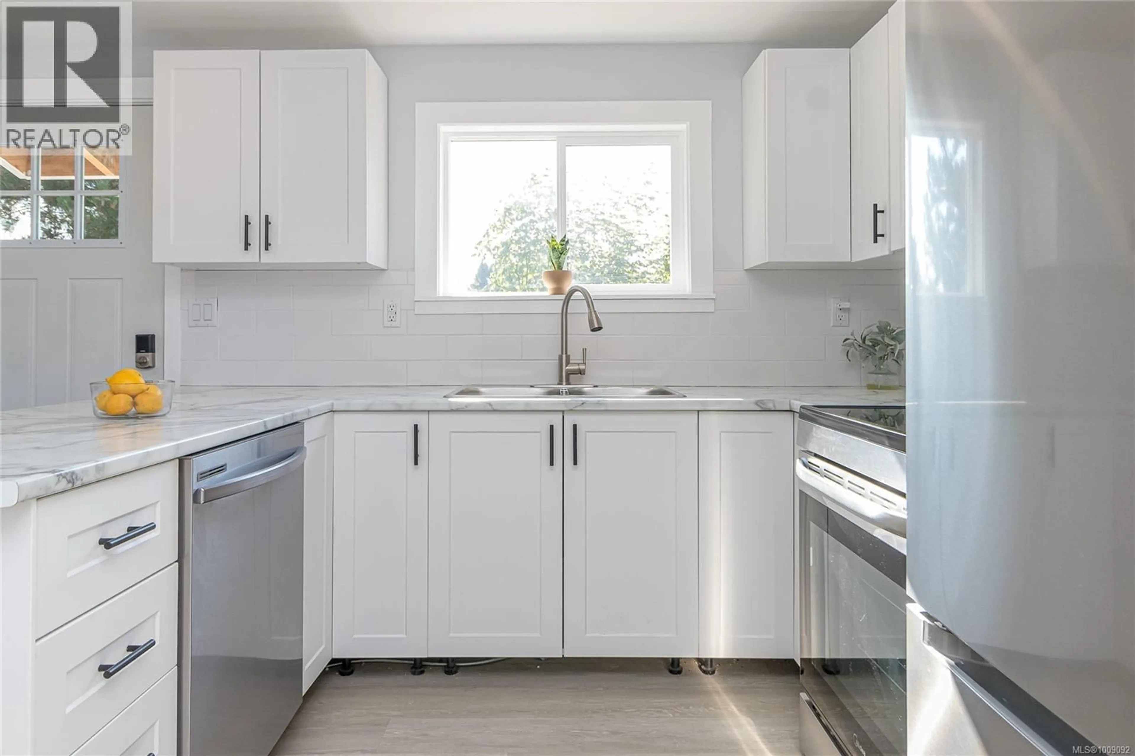 Standard kitchen, ceramic/tile floor for 22 - 1572 SEABIRD ROAD, Ladysmith British Columbia V9G1L3
