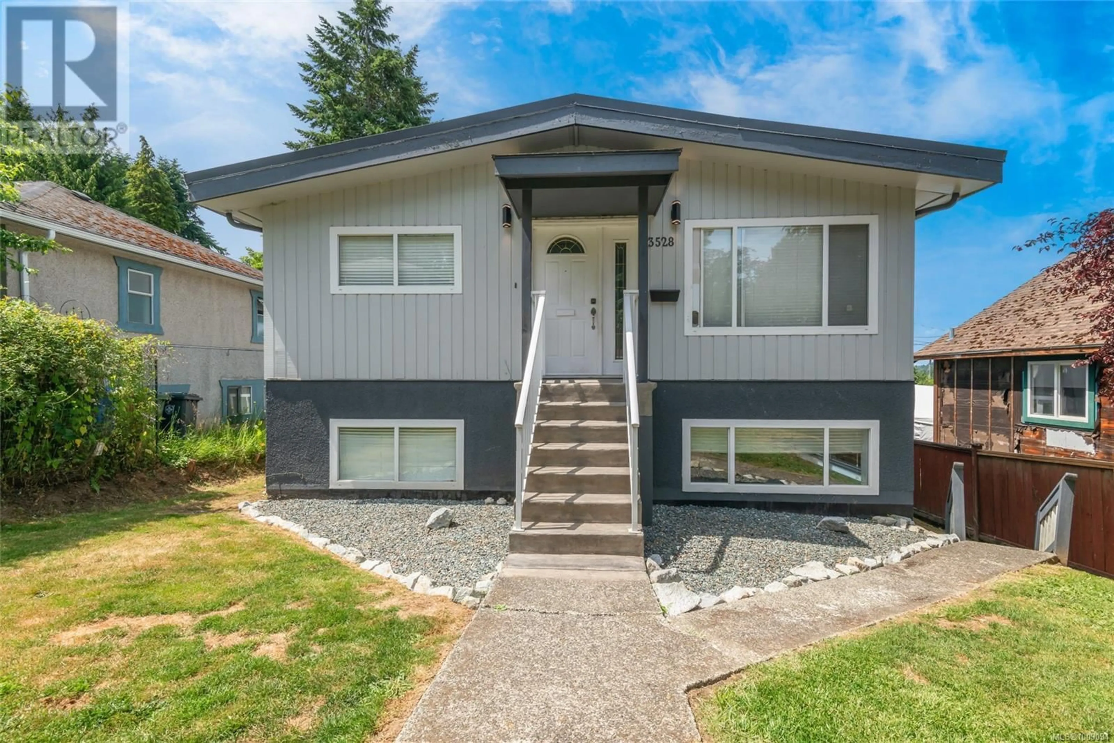 Home with vinyl exterior material, street for 3528 7TH AVENUE, Port Alberni British Columbia V9Y4N4