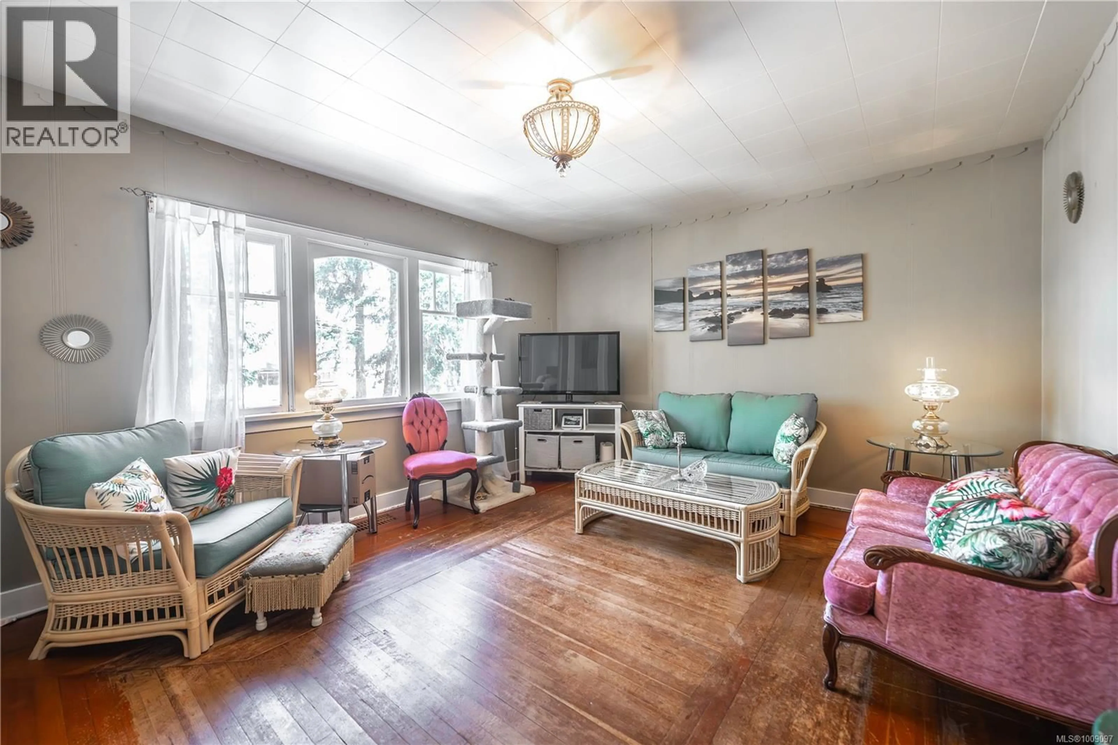 Living room with furniture, unknown for 1733 NORTHFIELD ROAD, Nanaimo British Columbia V9S3B1