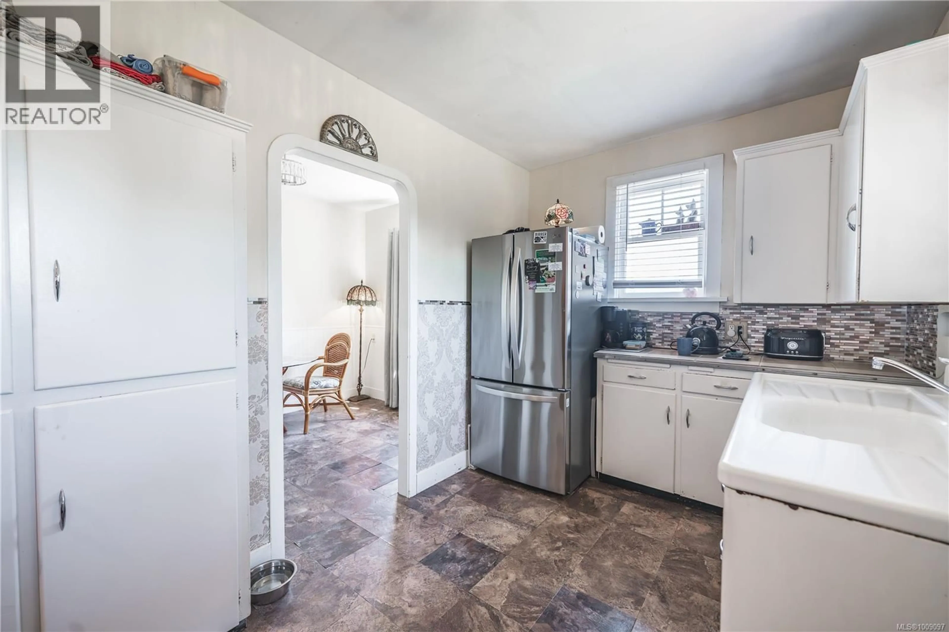 Standard kitchen, ceramic/tile floor for 1733 NORTHFIELD ROAD, Nanaimo British Columbia V9S3B1