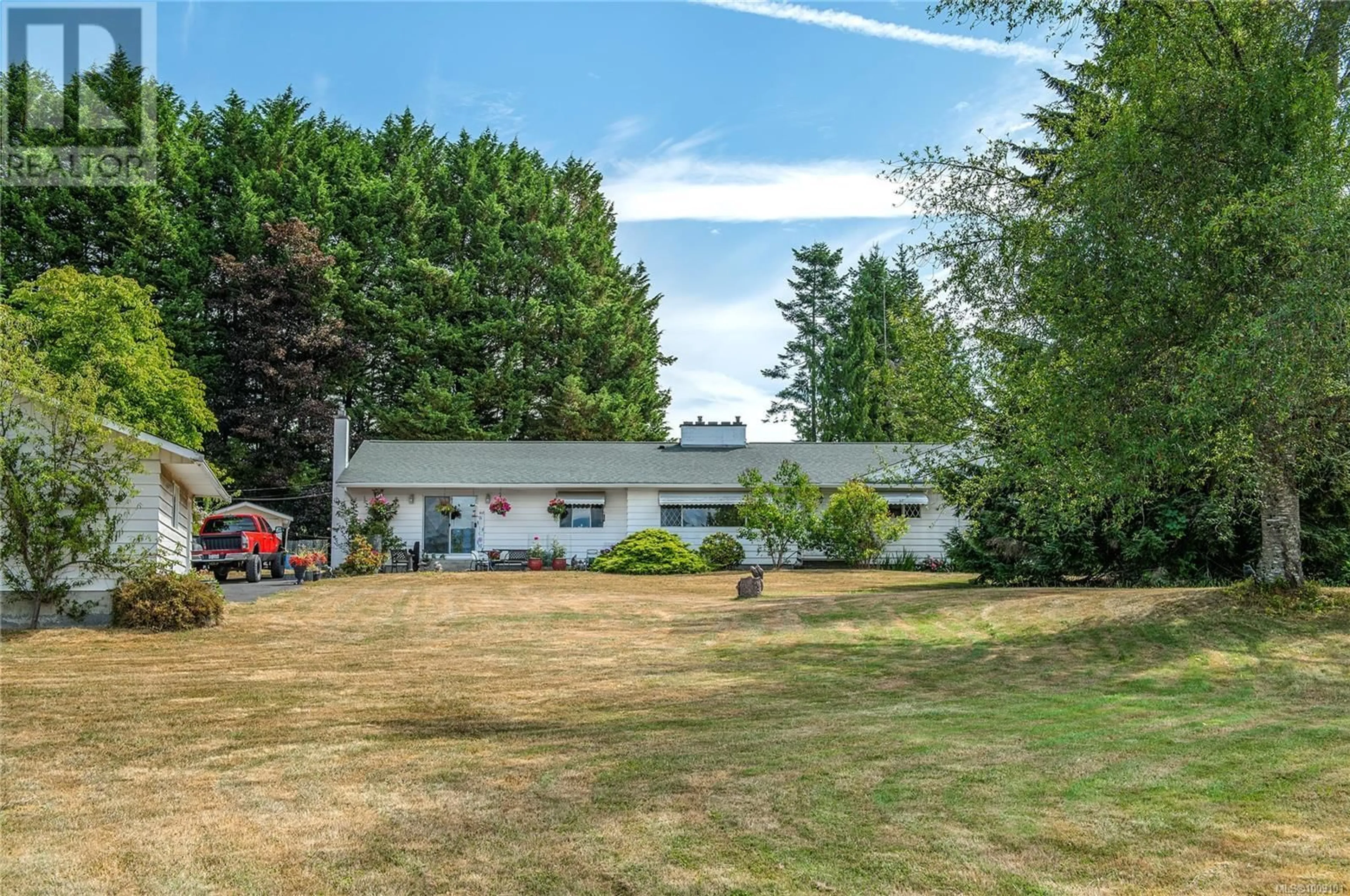 A pic from outside/outdoor area/front of a property/back of a property/a pic from drone, unknown for 2671 HUBAND ROAD, Courtenay British Columbia V9J1L4