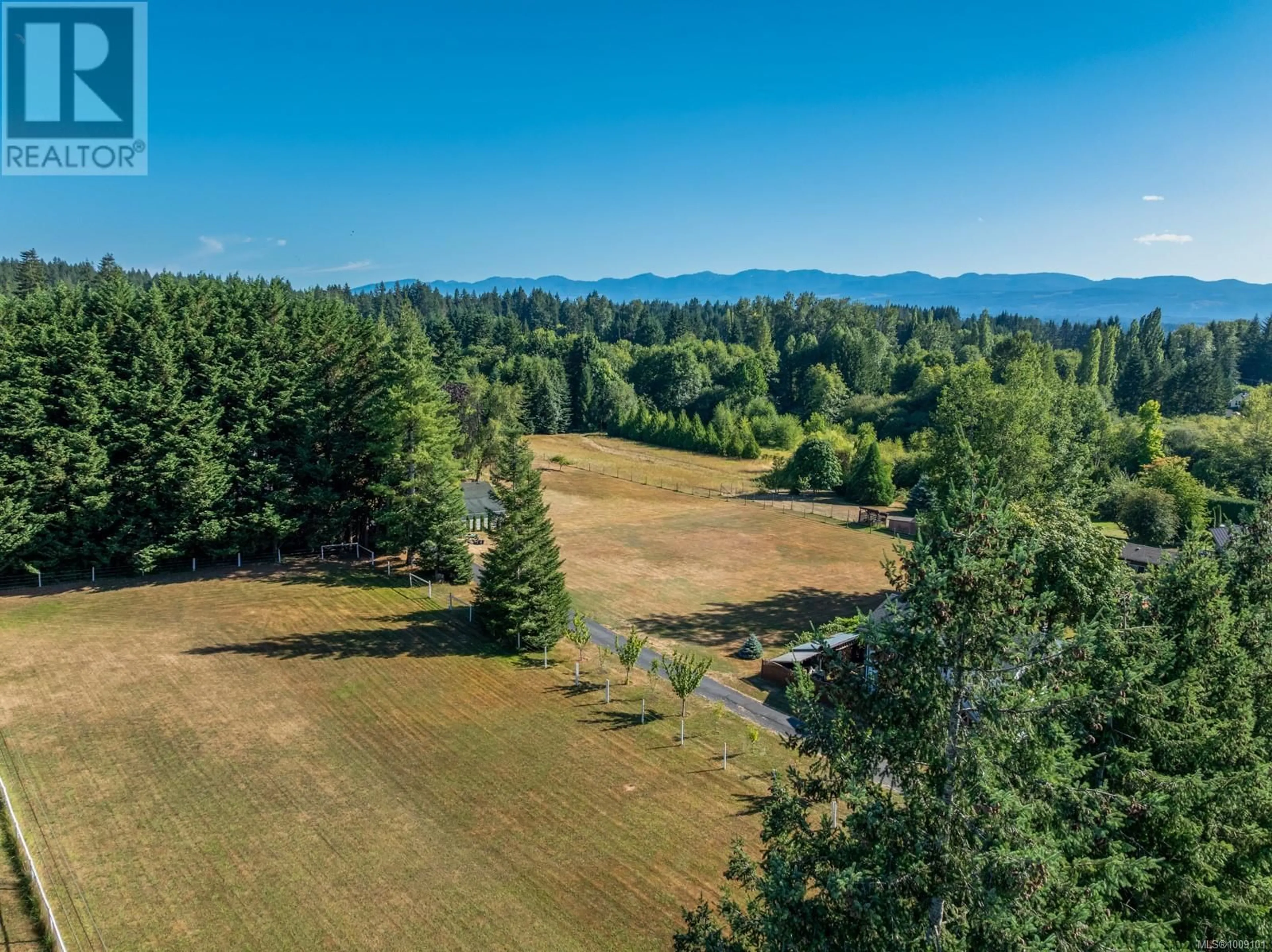 A pic from outside/outdoor area/front of a property/back of a property/a pic from drone, unknown for 2671 HUBAND ROAD, Courtenay British Columbia V9J1L4