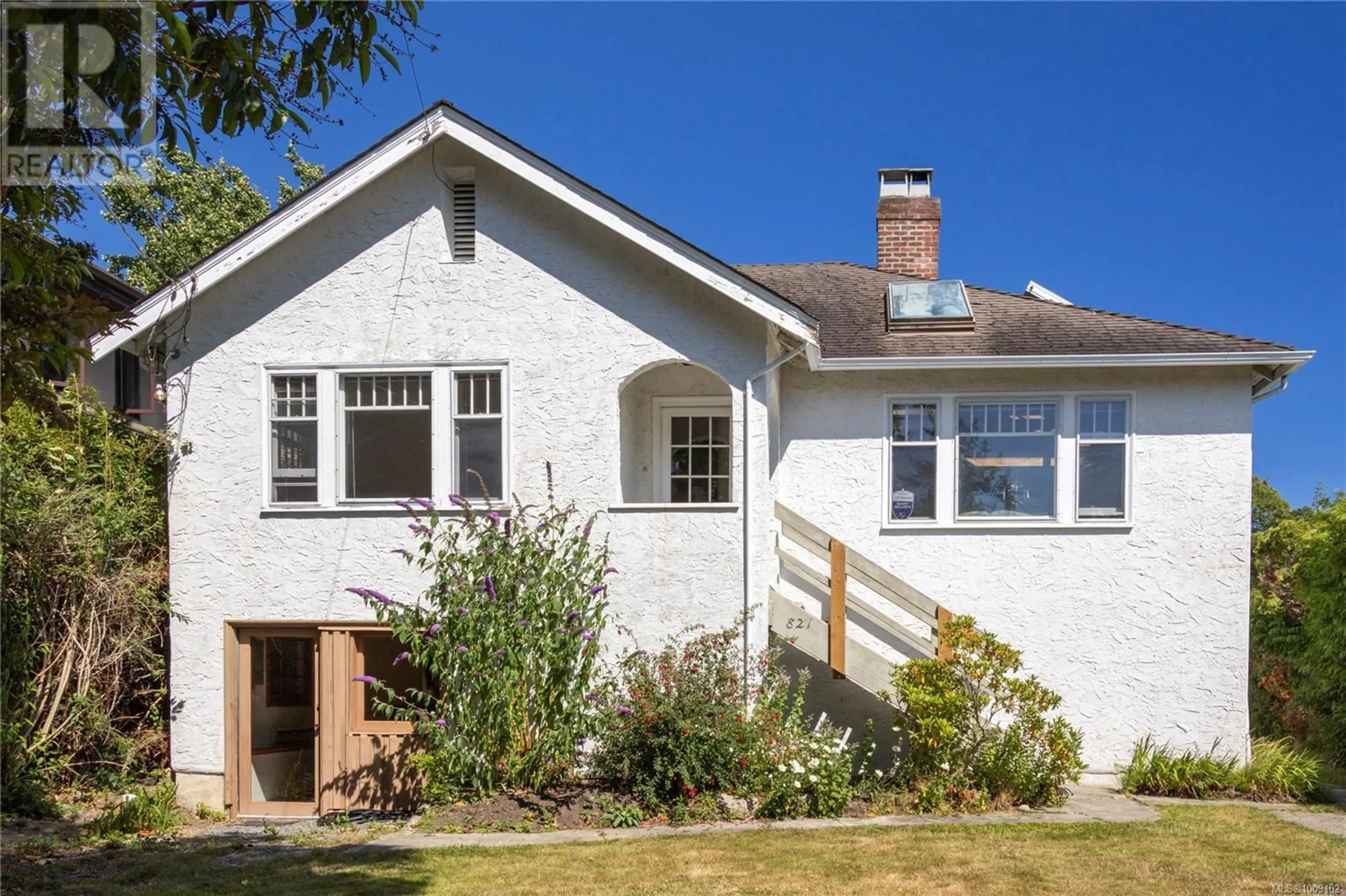 Home with brick exterior material, street for 821 NEWPORT AVENUE, Oak Bay British Columbia V8S5C8