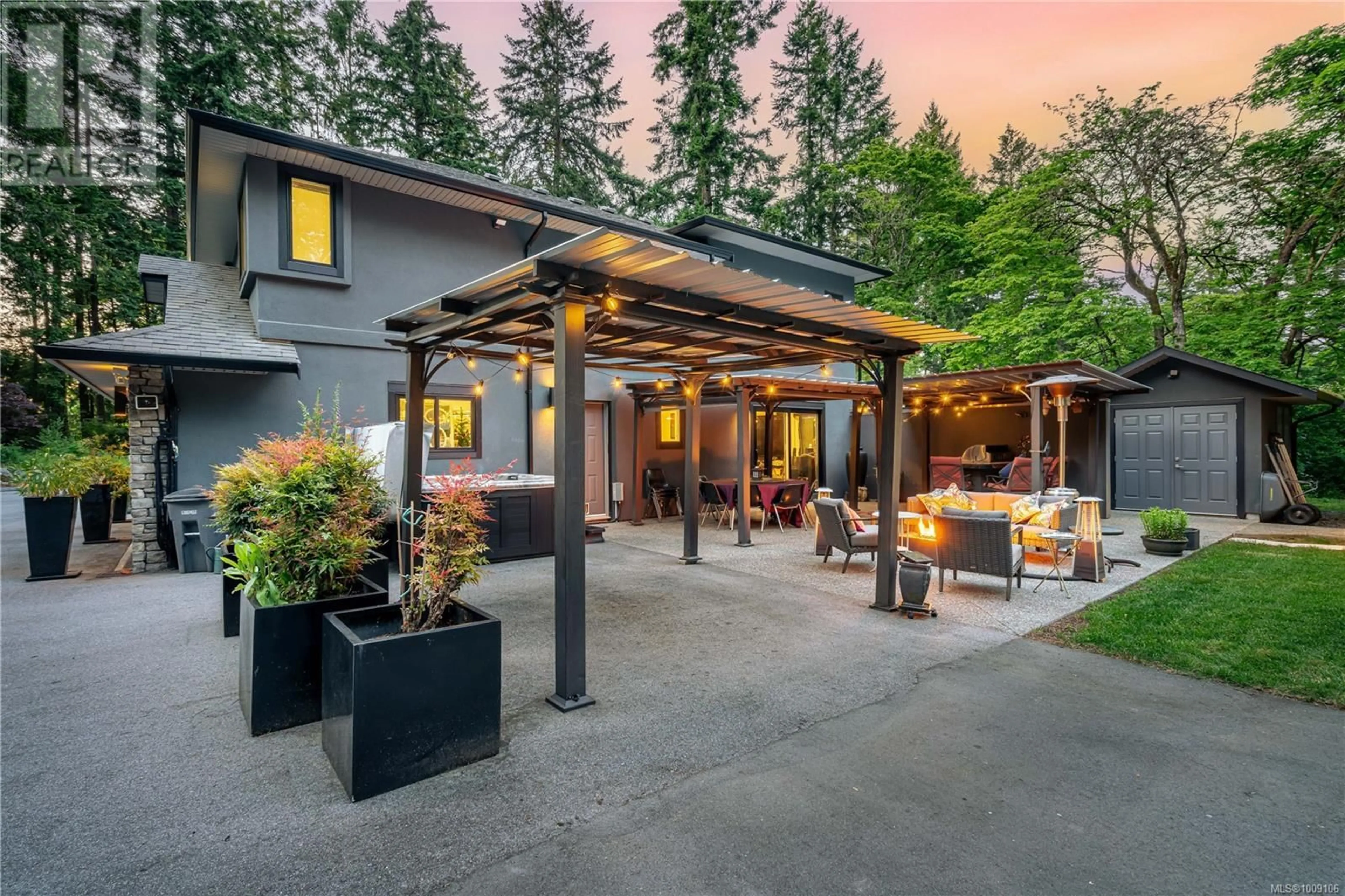 Patio, mountain view for 851 SAYWARD ROAD, Saanich British Columbia V8Y1R5