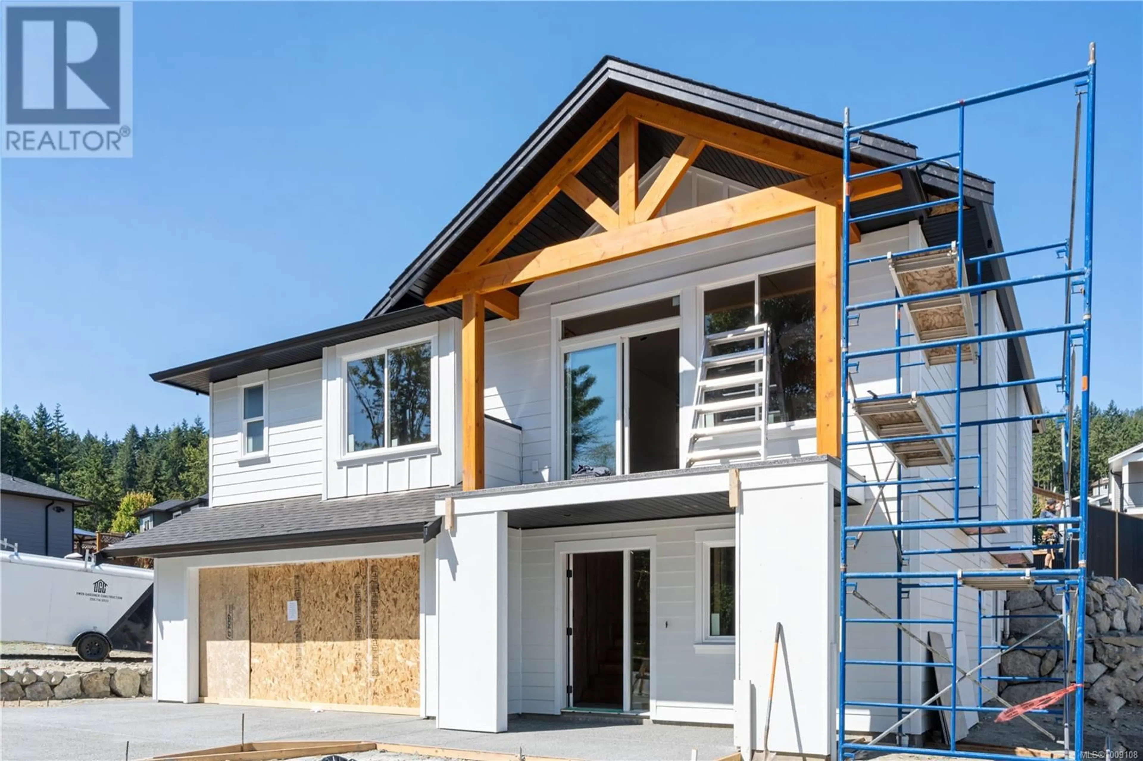 Home with vinyl exterior material, building for 824 RUSSELL ROAD, Ladysmith British Columbia V9G1W4