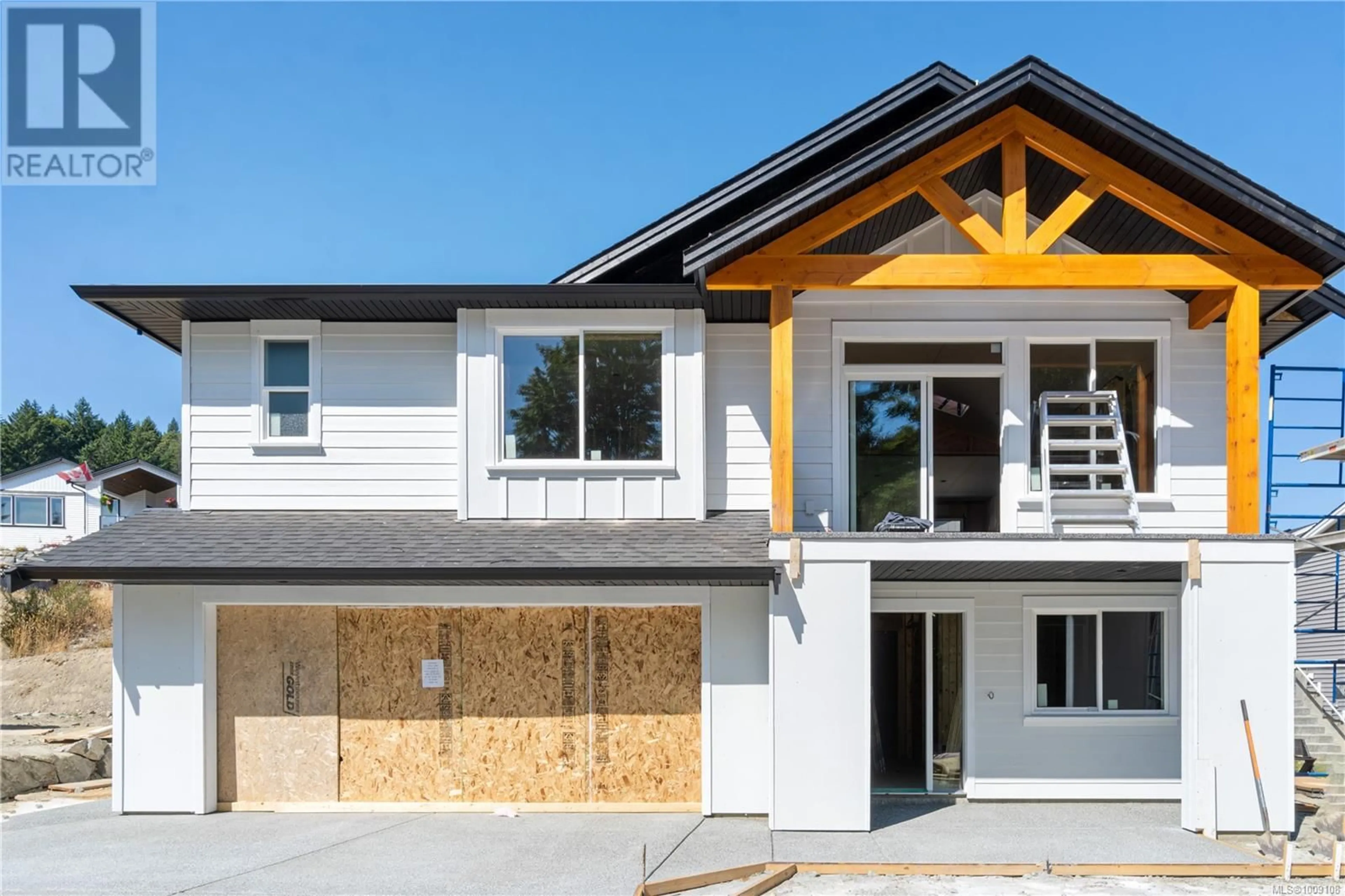 Home with vinyl exterior material, street for 824 RUSSELL ROAD, Ladysmith British Columbia V9G1W4