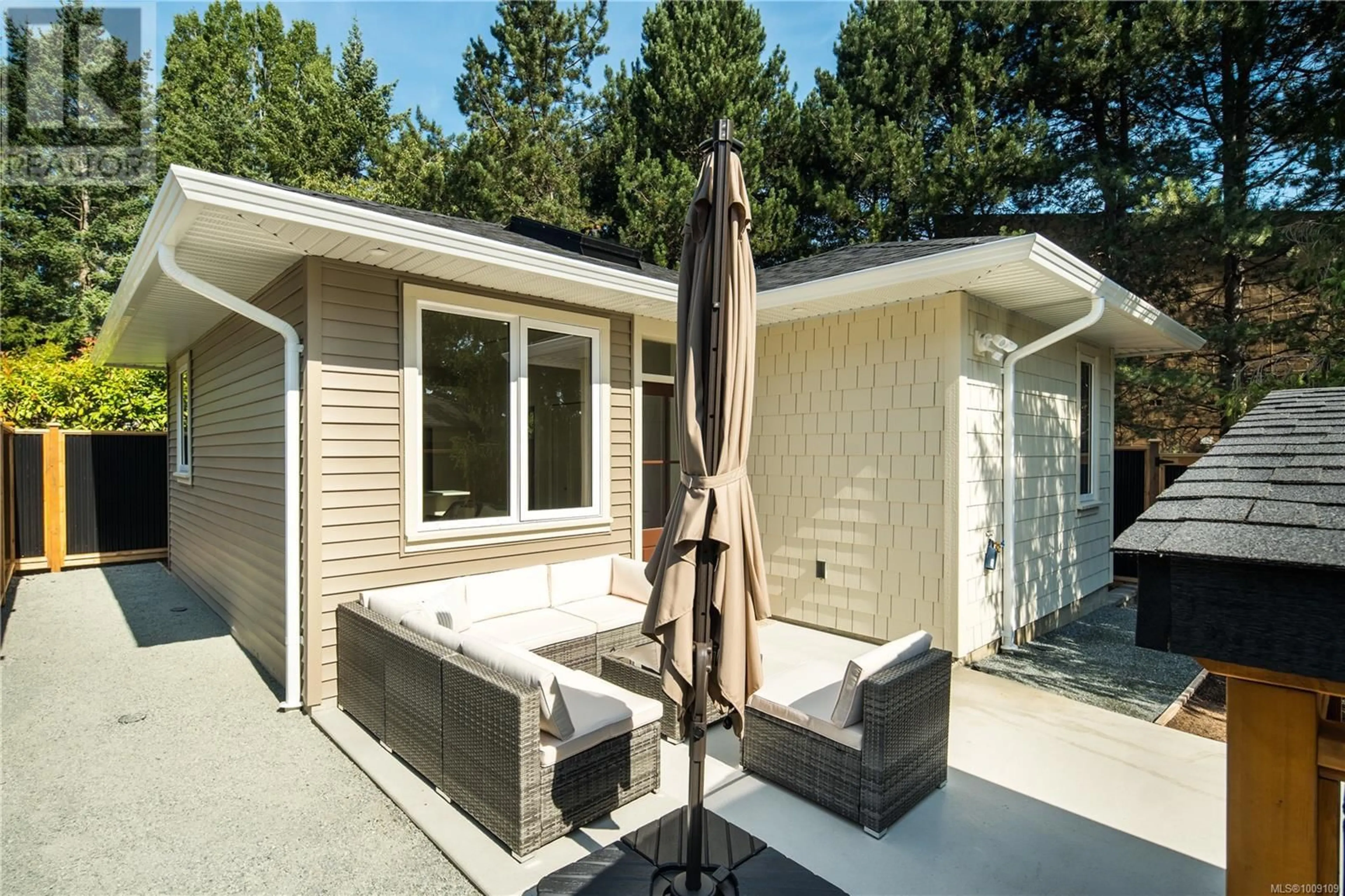 Patio, street for C - 568 KAY STREET, Saanich British Columbia V8Z2L3