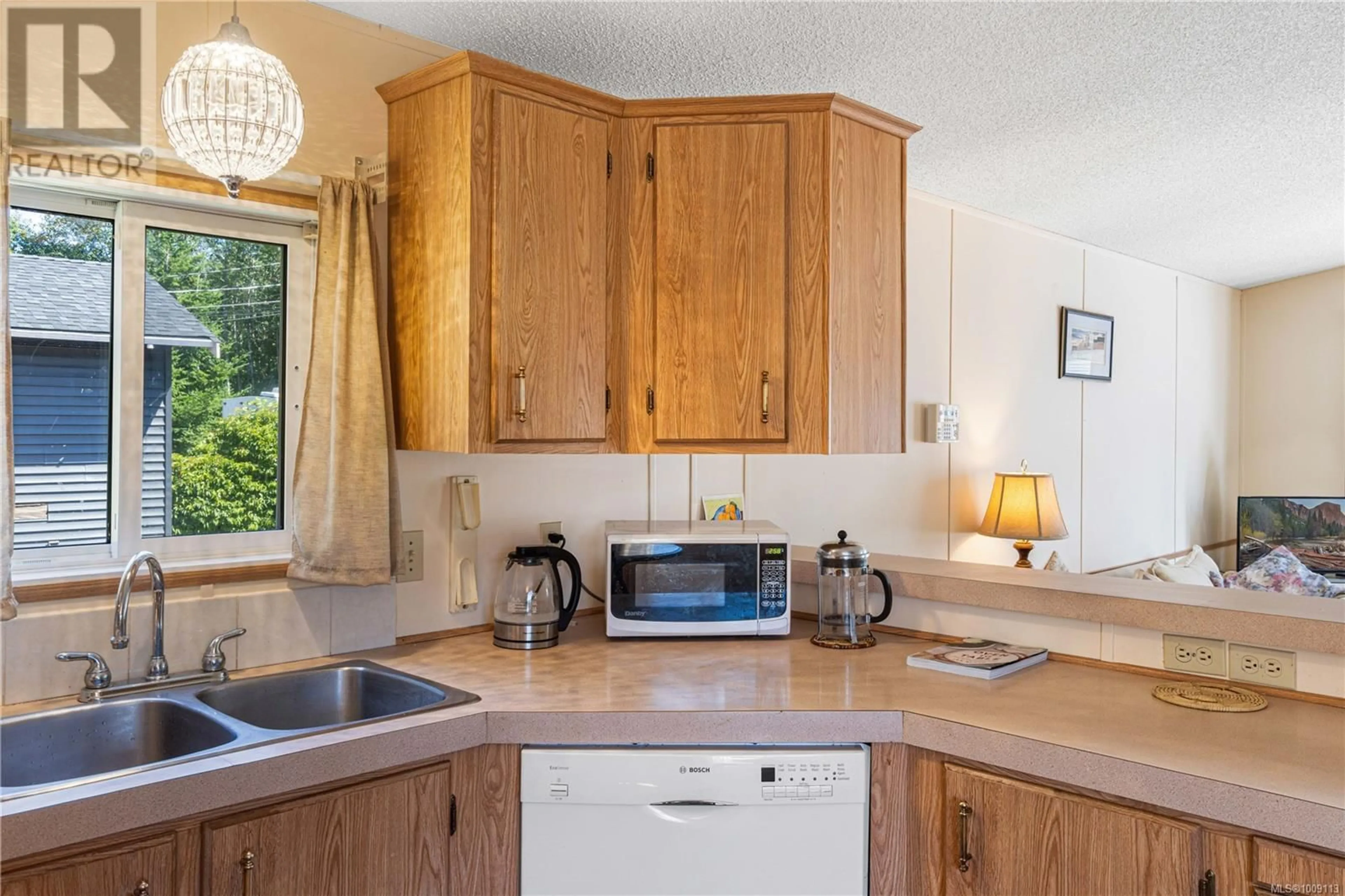 Standard kitchen, unknown for 921 RILEY ROAD, Parksville British Columbia V9P2L7