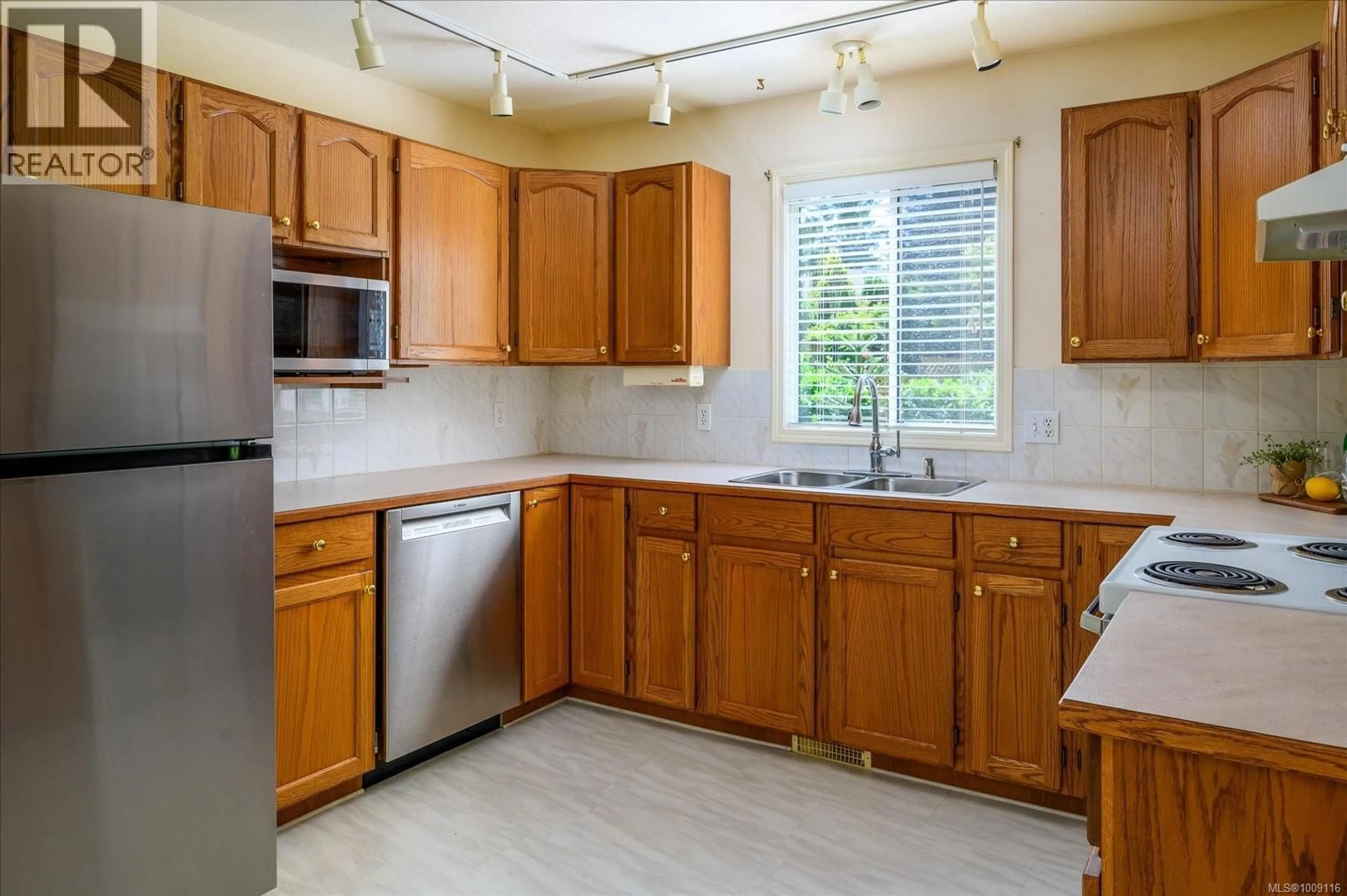 Standard kitchen, unknown for 620 TAYLOR CRESCENT, Ladysmith British Columbia V9G1P8