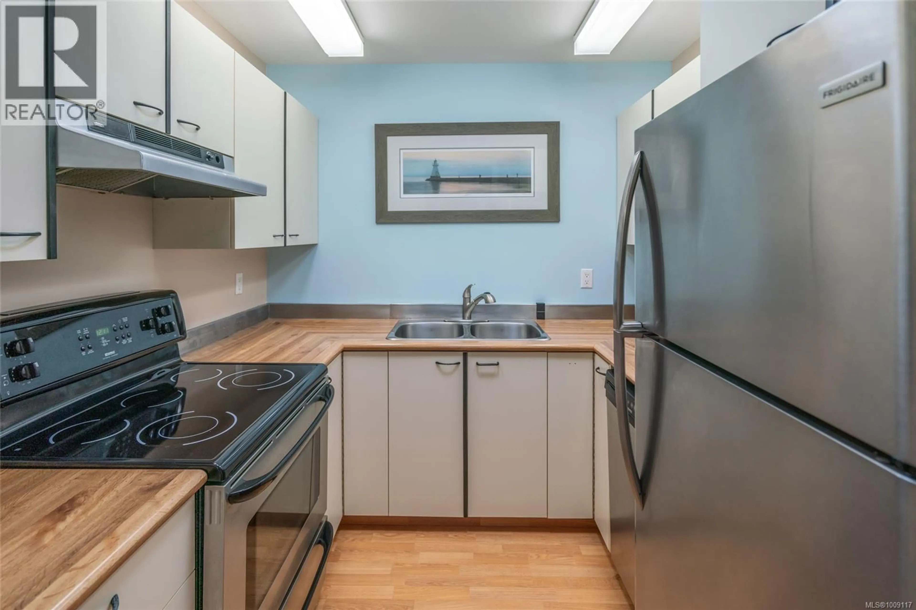 Standard kitchen, unknown for 42 - 120 FINHOLM STREET NORTH, Parksville British Columbia V9P1J5