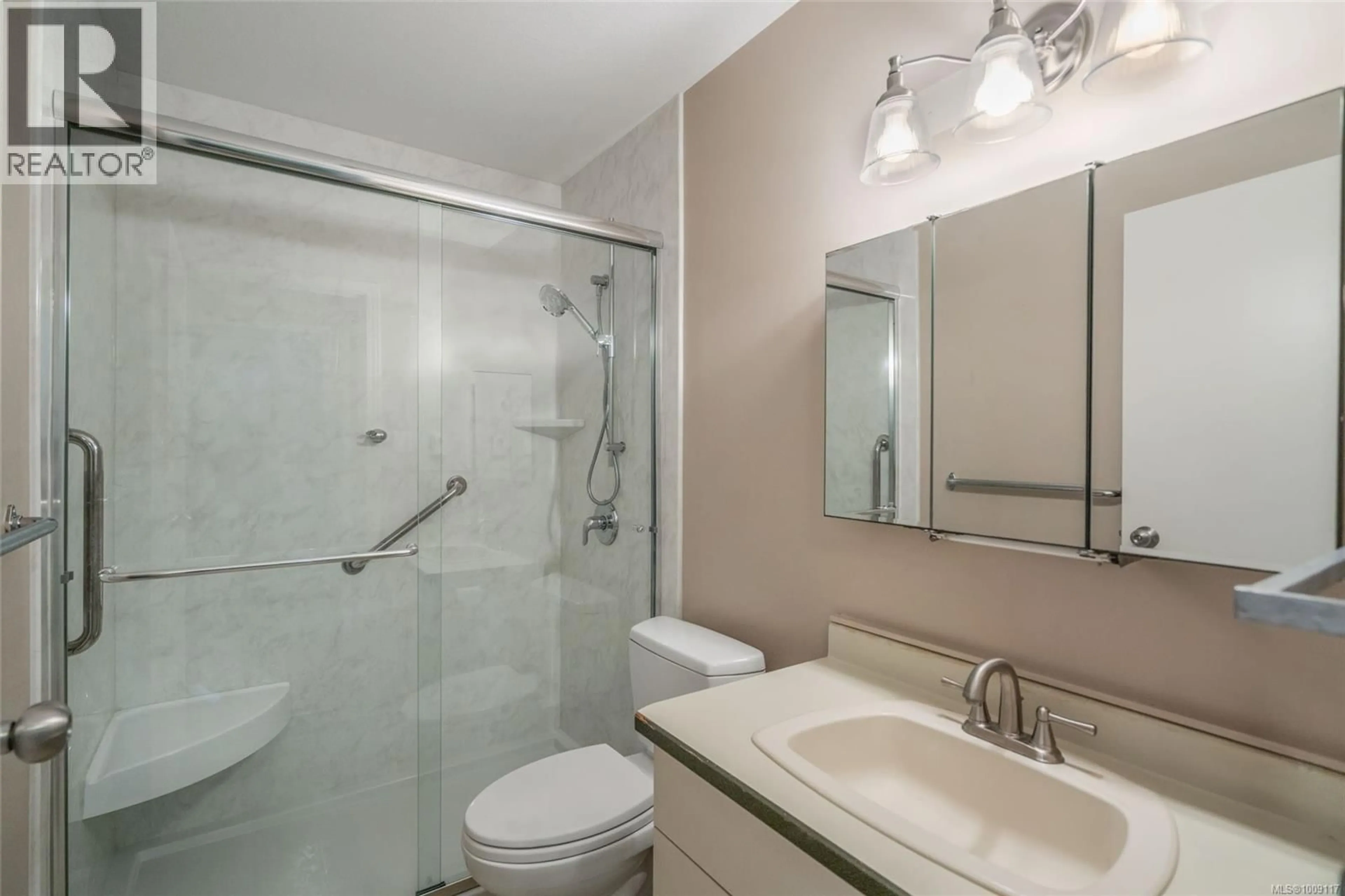 Standard bathroom, ceramic/tile floor for 42 - 120 FINHOLM STREET NORTH, Parksville British Columbia V9P1J5