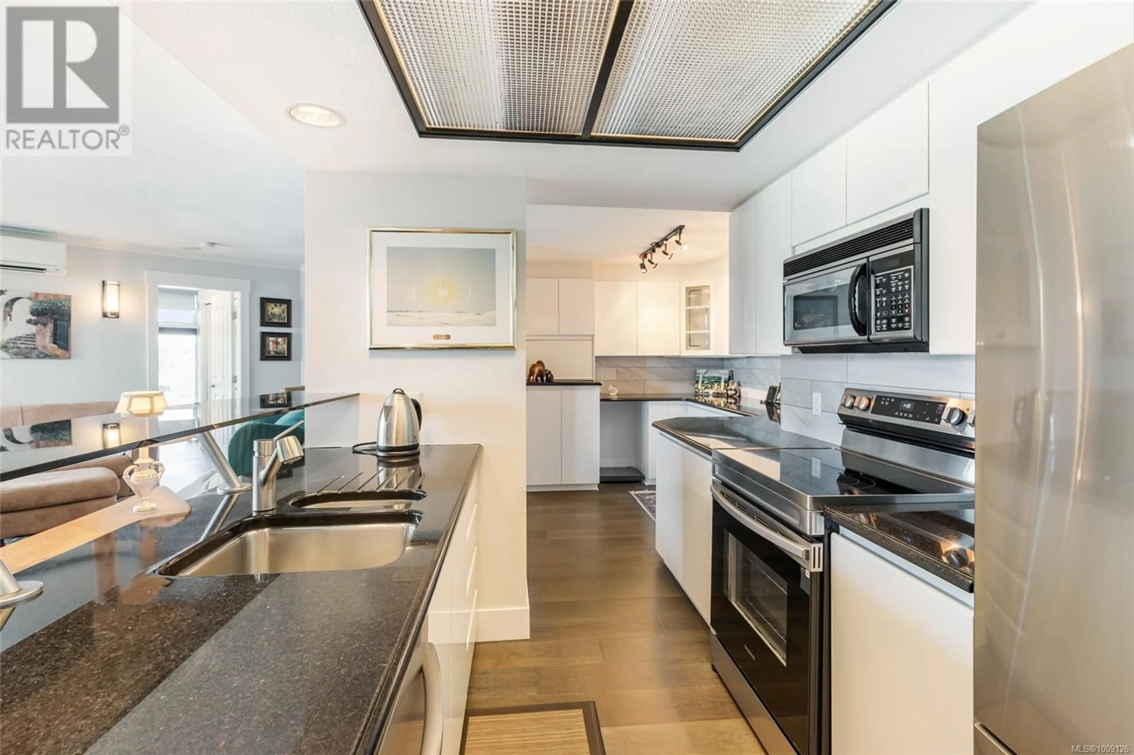 Open concept kitchen, ceramic/tile floor for 1703 - 154 PROMENADE DRIVE, Nanaimo British Columbia V9R6Y3