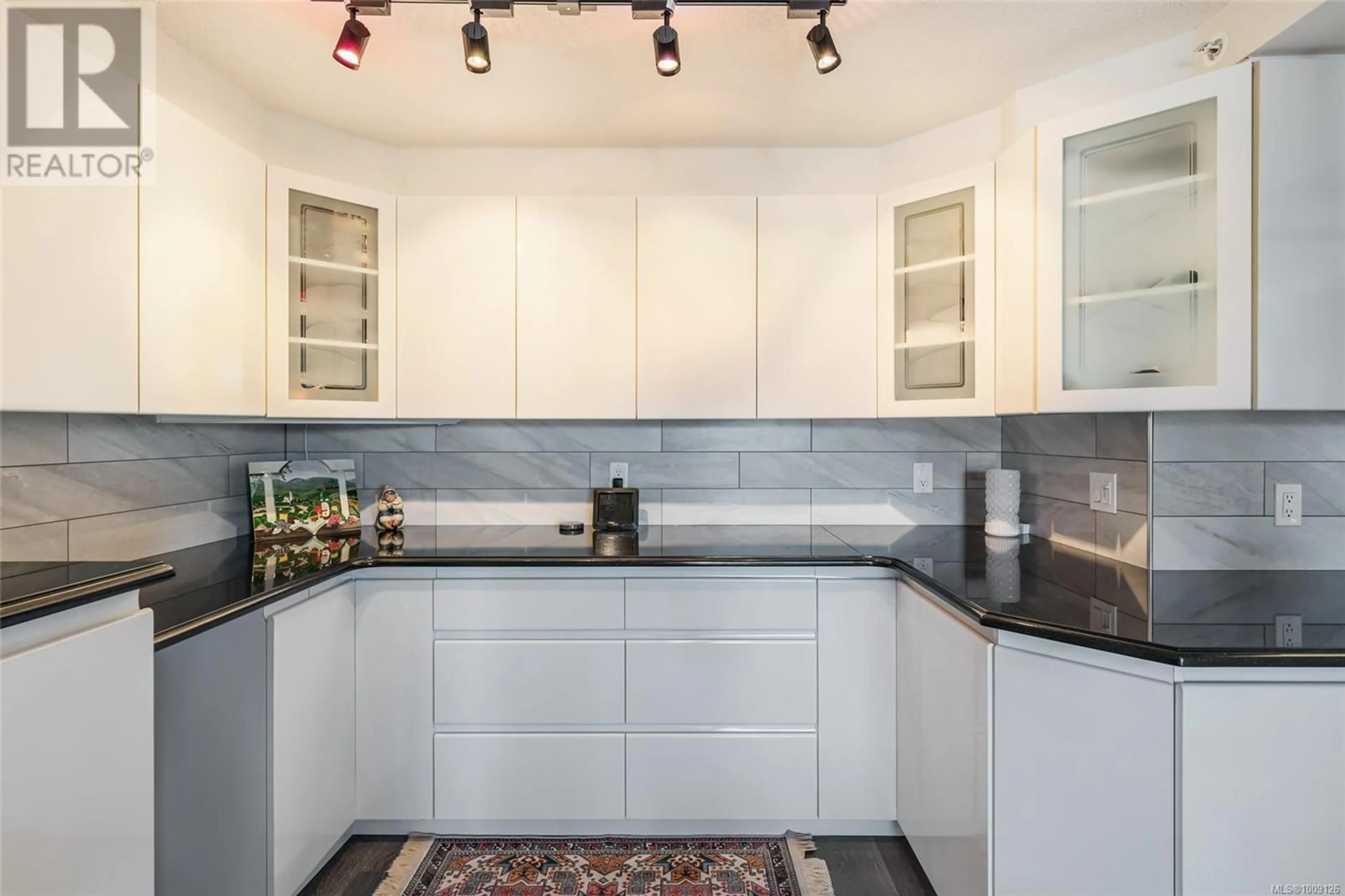 Contemporary kitchen, ceramic/tile floor for 1703 - 154 PROMENADE DRIVE, Nanaimo British Columbia V9R6Y3
