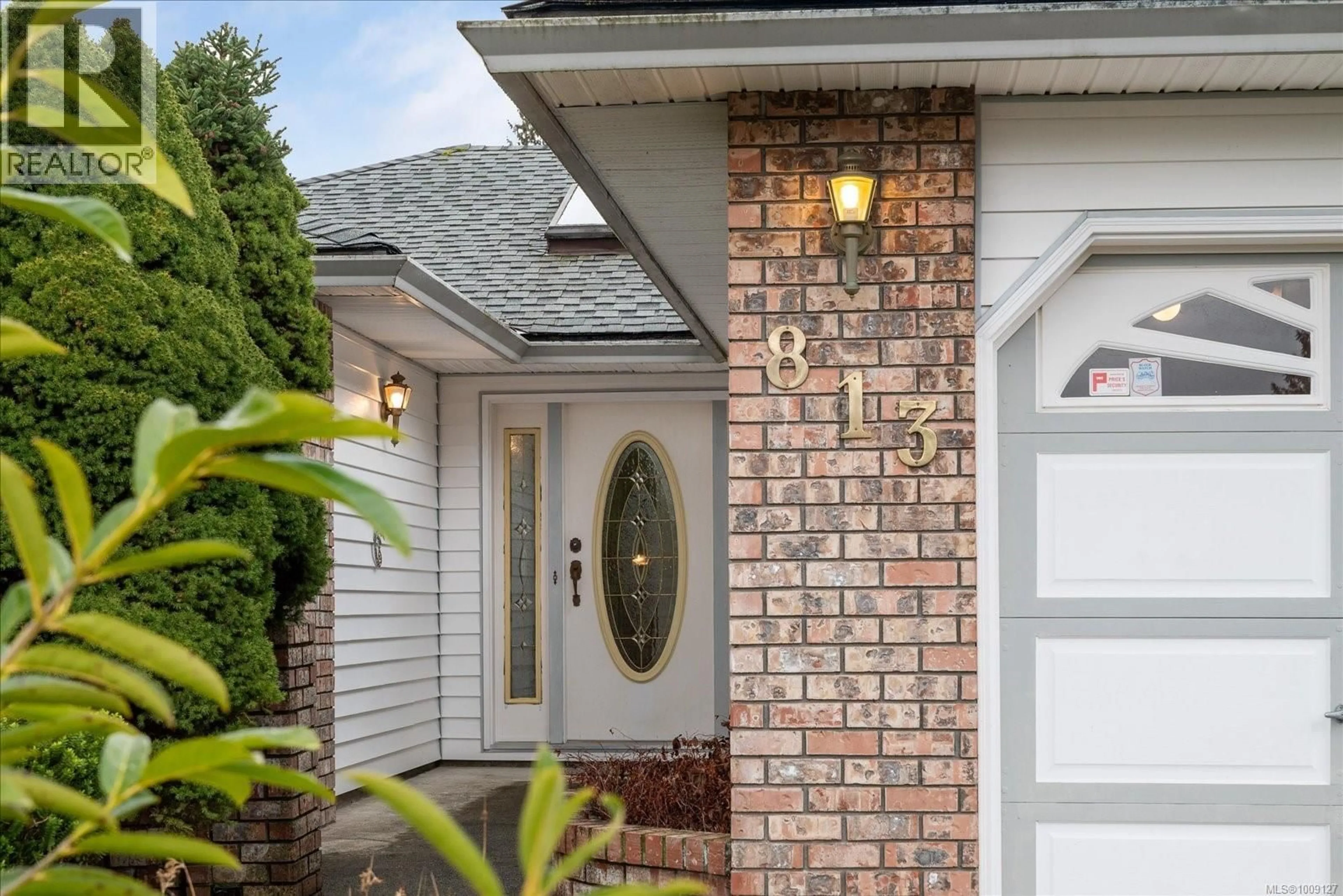 Home with brick exterior material, street for 813 CAMERON WAY, Ladysmith British Columbia V9G1N3
