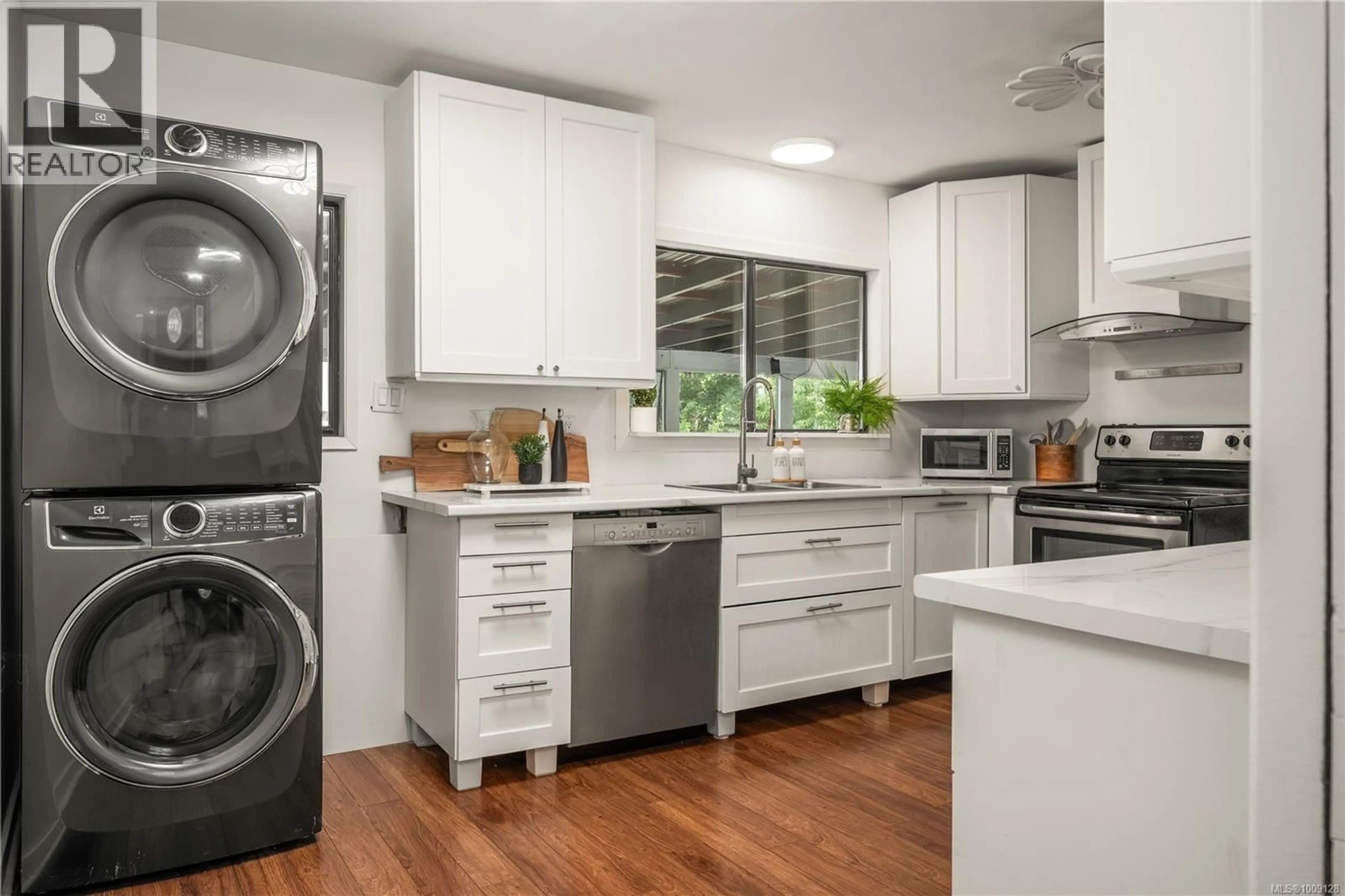 Kitchen with laundary machines, unknown for 1616 MOREY ROAD, Nanaimo British Columbia V9S1J7